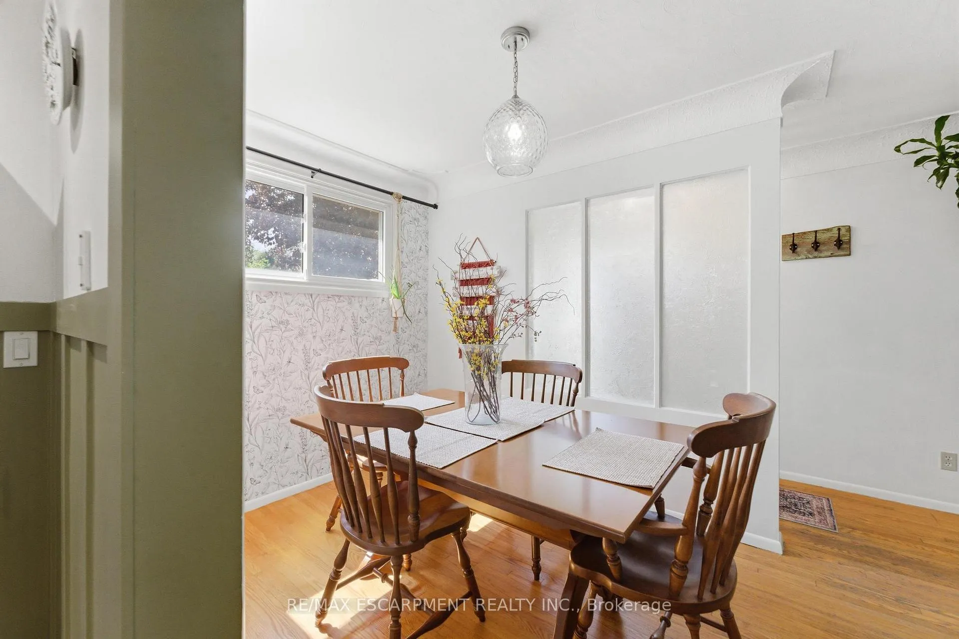 Photo 9 of 23 Marion Crescent, Hamilton, Dundas — HOMEH