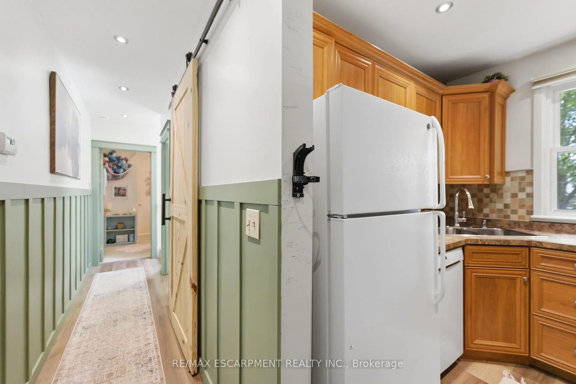 Photo 11 of 23 Marion Crescent, Hamilton, Dundas — HOMEH