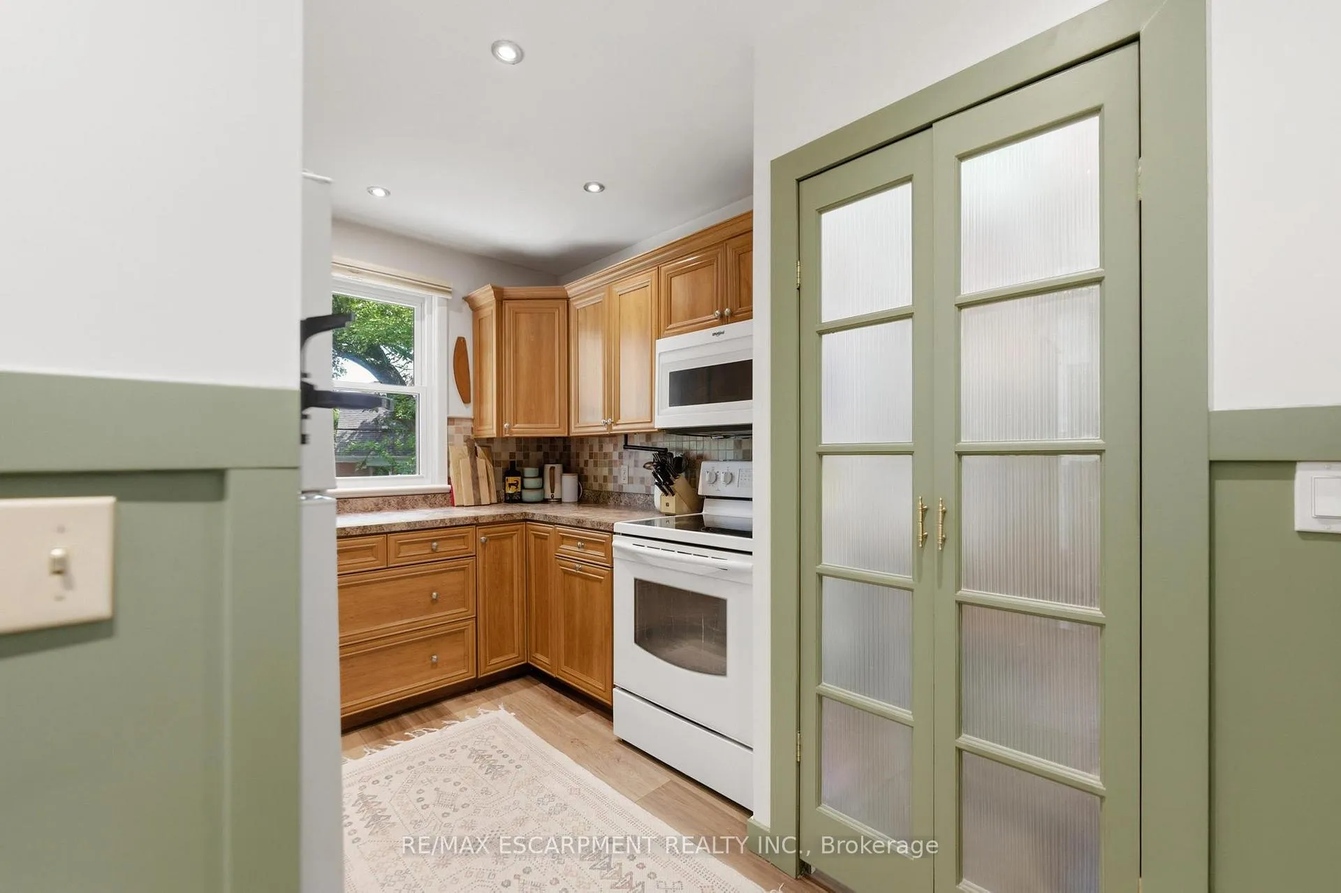 Photo 12 of 23 Marion Crescent, Hamilton, Dundas — HOMEH