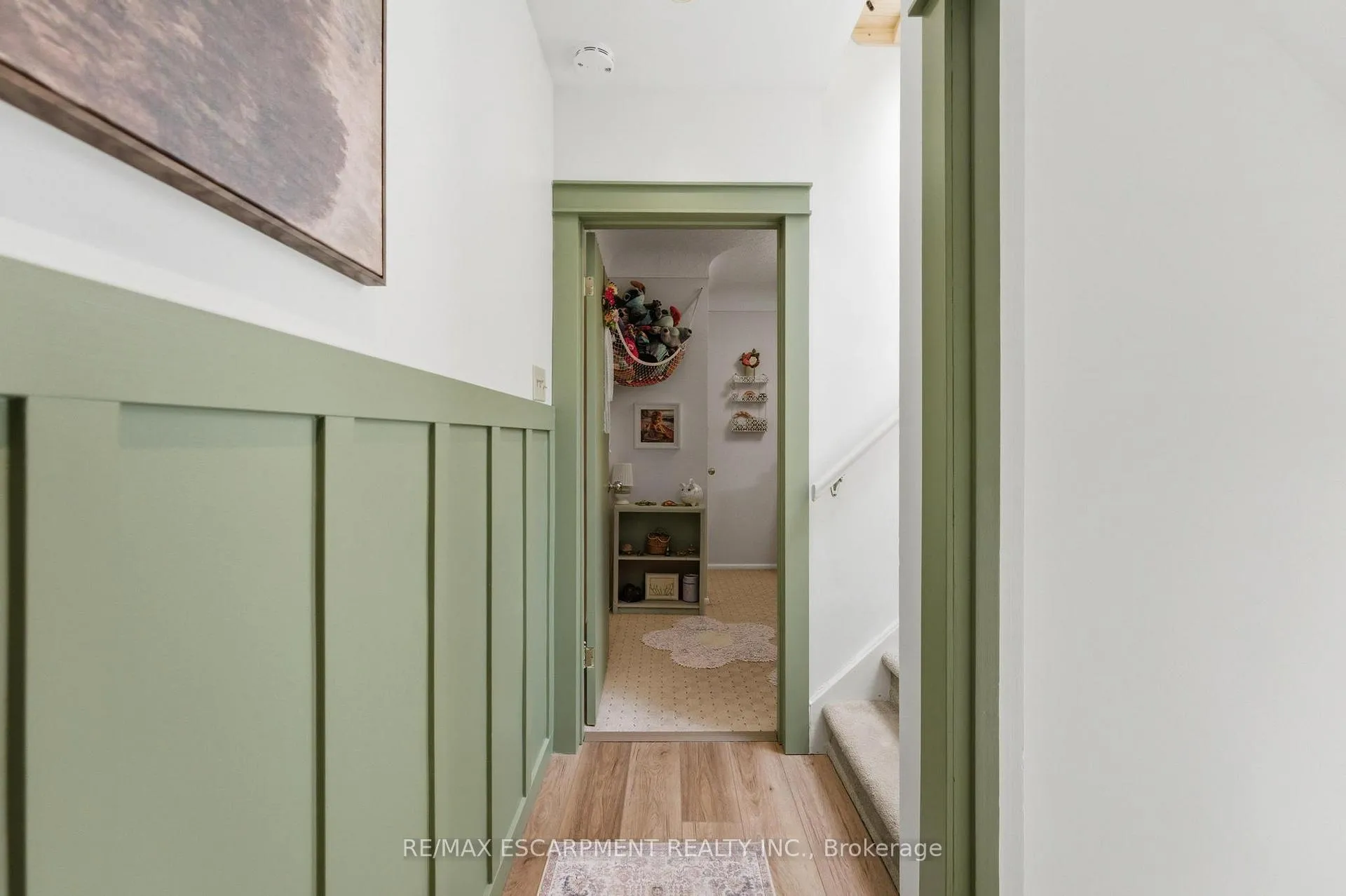 Photo 13 of 23 Marion Crescent, Hamilton, Dundas — HOMEH