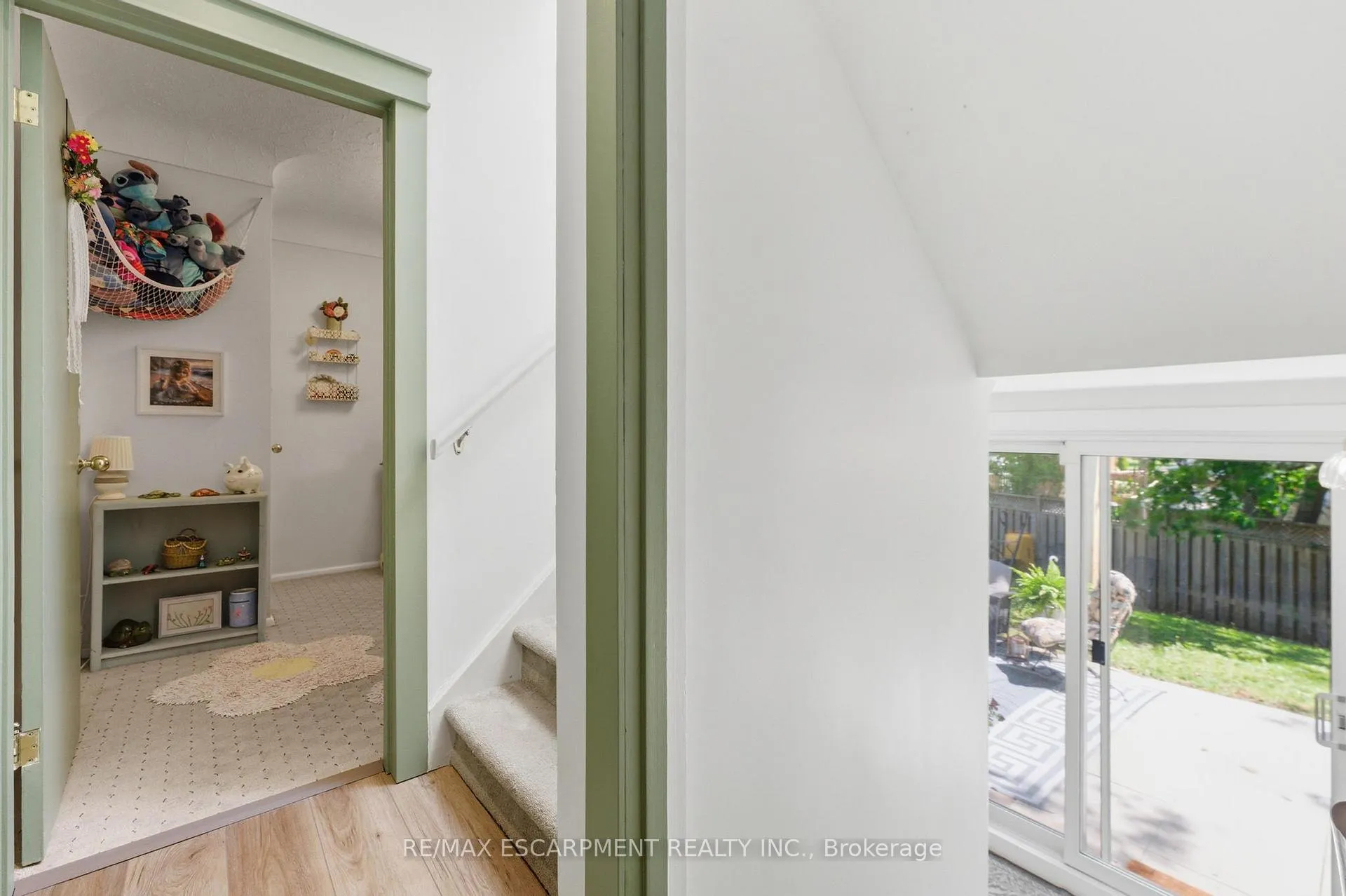 Photo 14 of 23 Marion Crescent, Hamilton, Dundas — HOMEH
