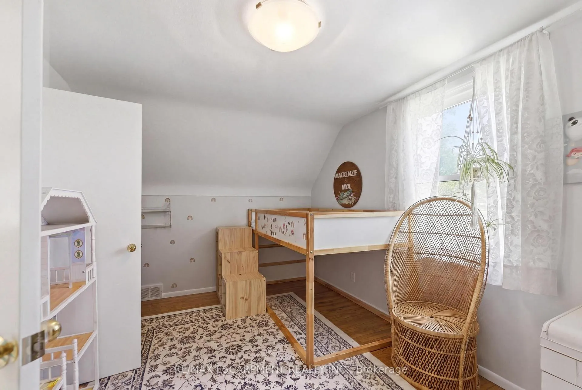 Photo 18 of 23 Marion Crescent, Hamilton, Dundas — HOMEH