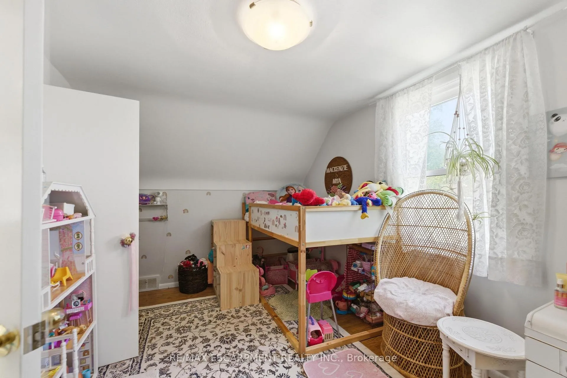 Photo 19 of 23 Marion Crescent, Hamilton, Dundas — HOMEH