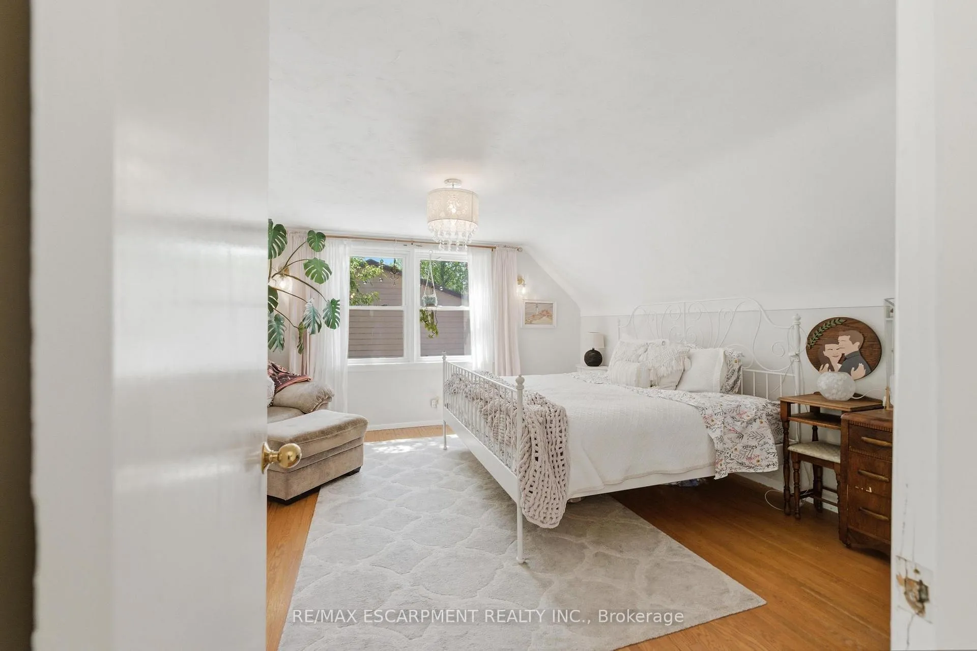 Photo 21 of 23 Marion Crescent, Hamilton, Dundas — HOMEH