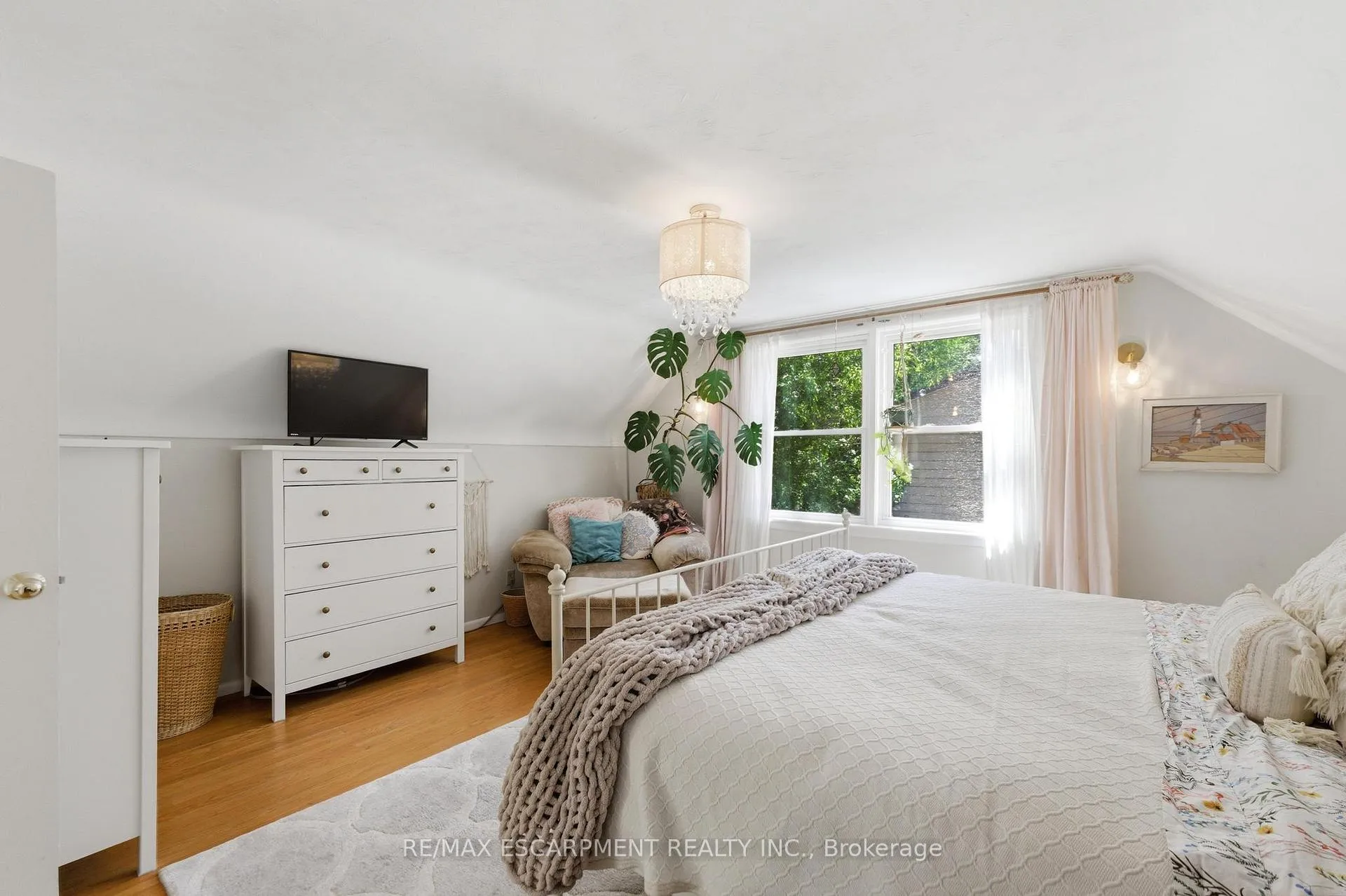 Photo 22 of 23 Marion Crescent, Hamilton, Dundas — HOMEH