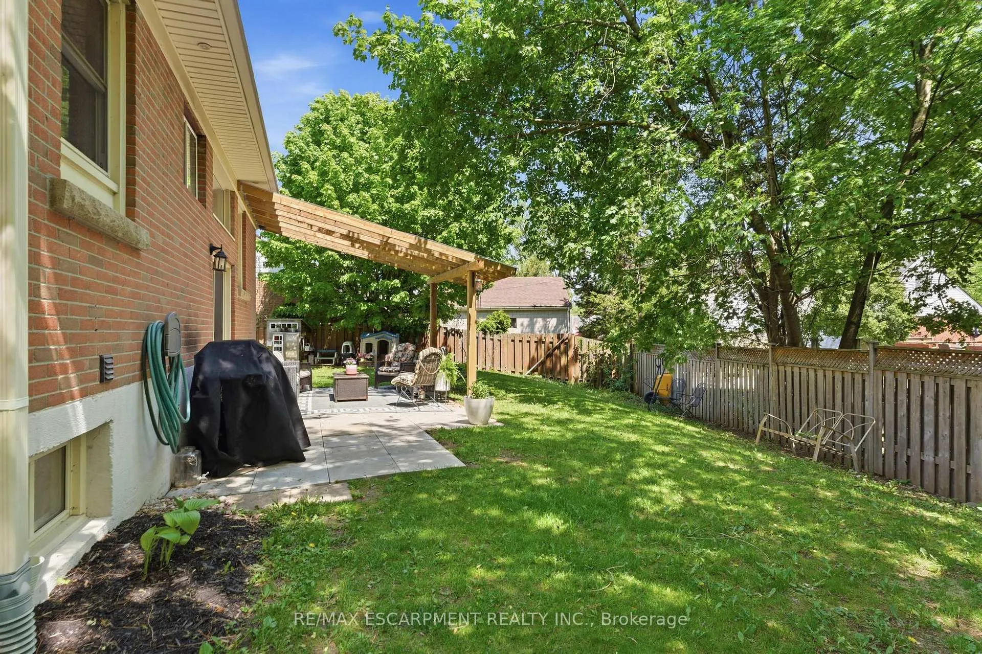 Photo 31 of 23 Marion Crescent, Hamilton, Dundas — HOMEH