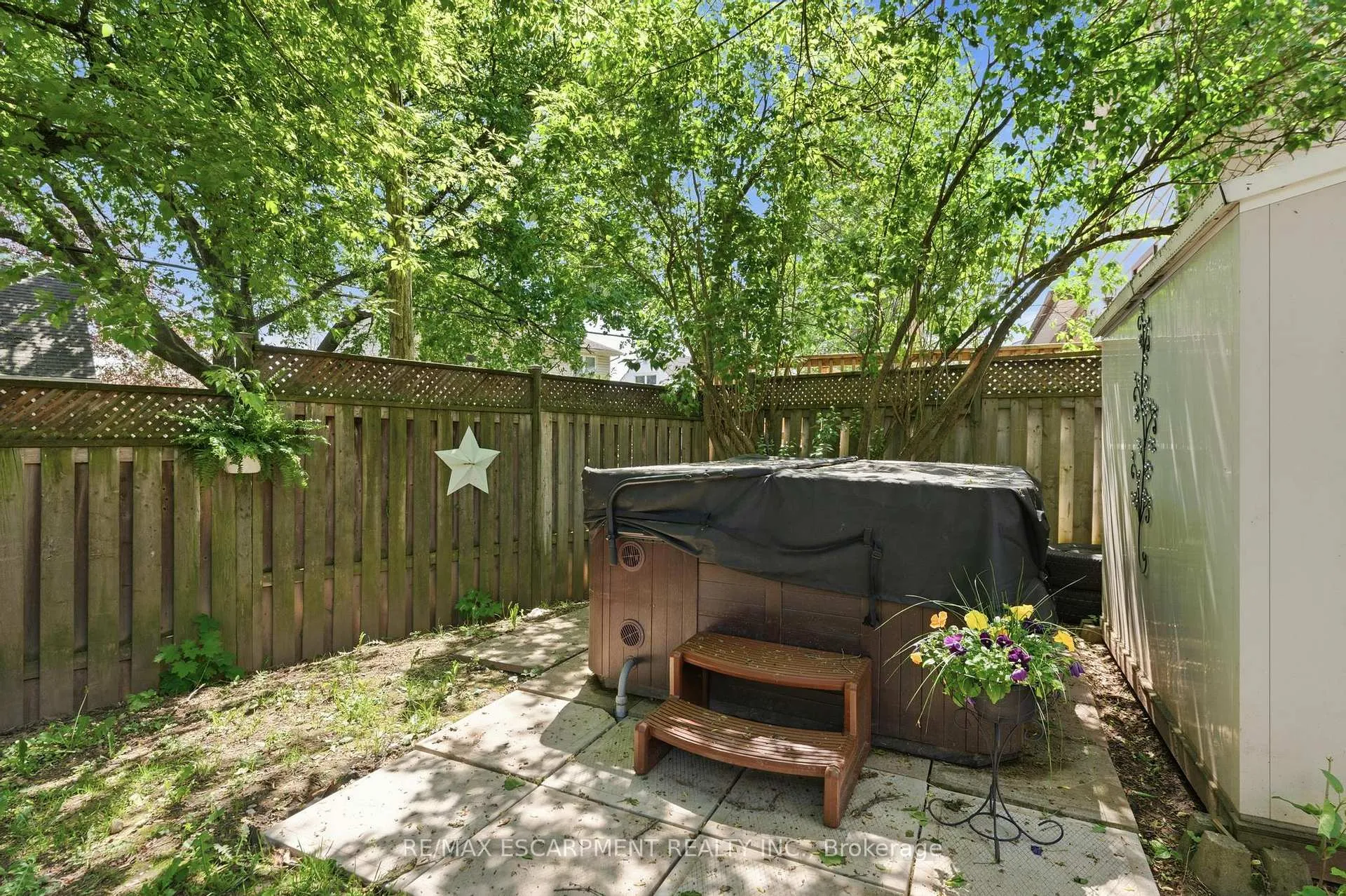 Photo 32 of 23 Marion Crescent, Hamilton, Dundas — HOMEH