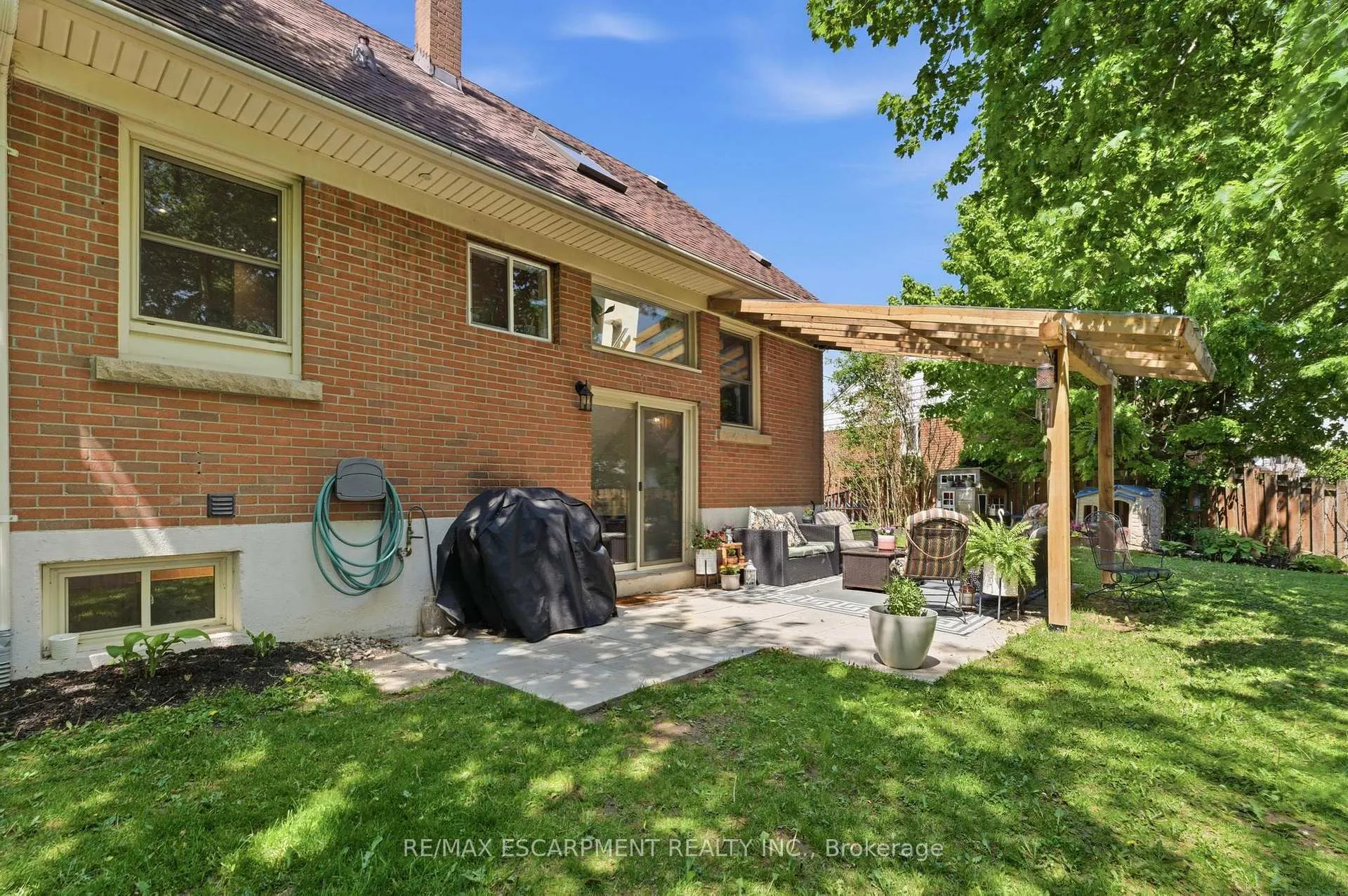 Photo 33 of 23 Marion Crescent, Hamilton, Dundas — HOMEH