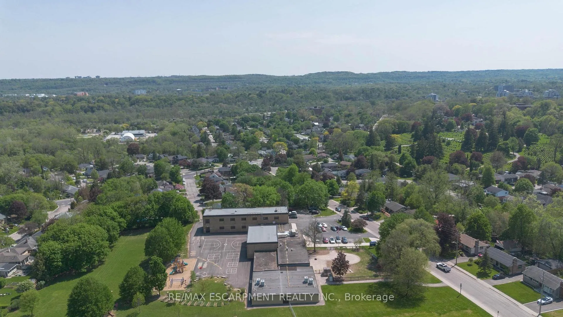 Photo 40 of 23 Marion Crescent, Hamilton, Dundas — HOMEH