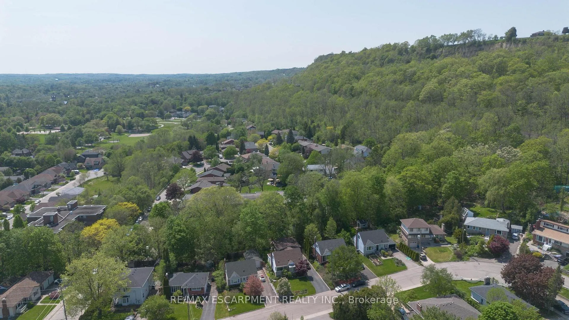 Photo 41 of 23 Marion Crescent, Hamilton, Dundas — HOMEH