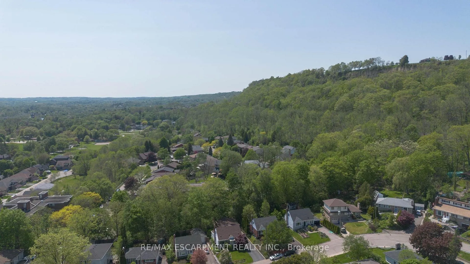 Photo 43 of 23 Marion Crescent, Hamilton, Dundas — HOMEH