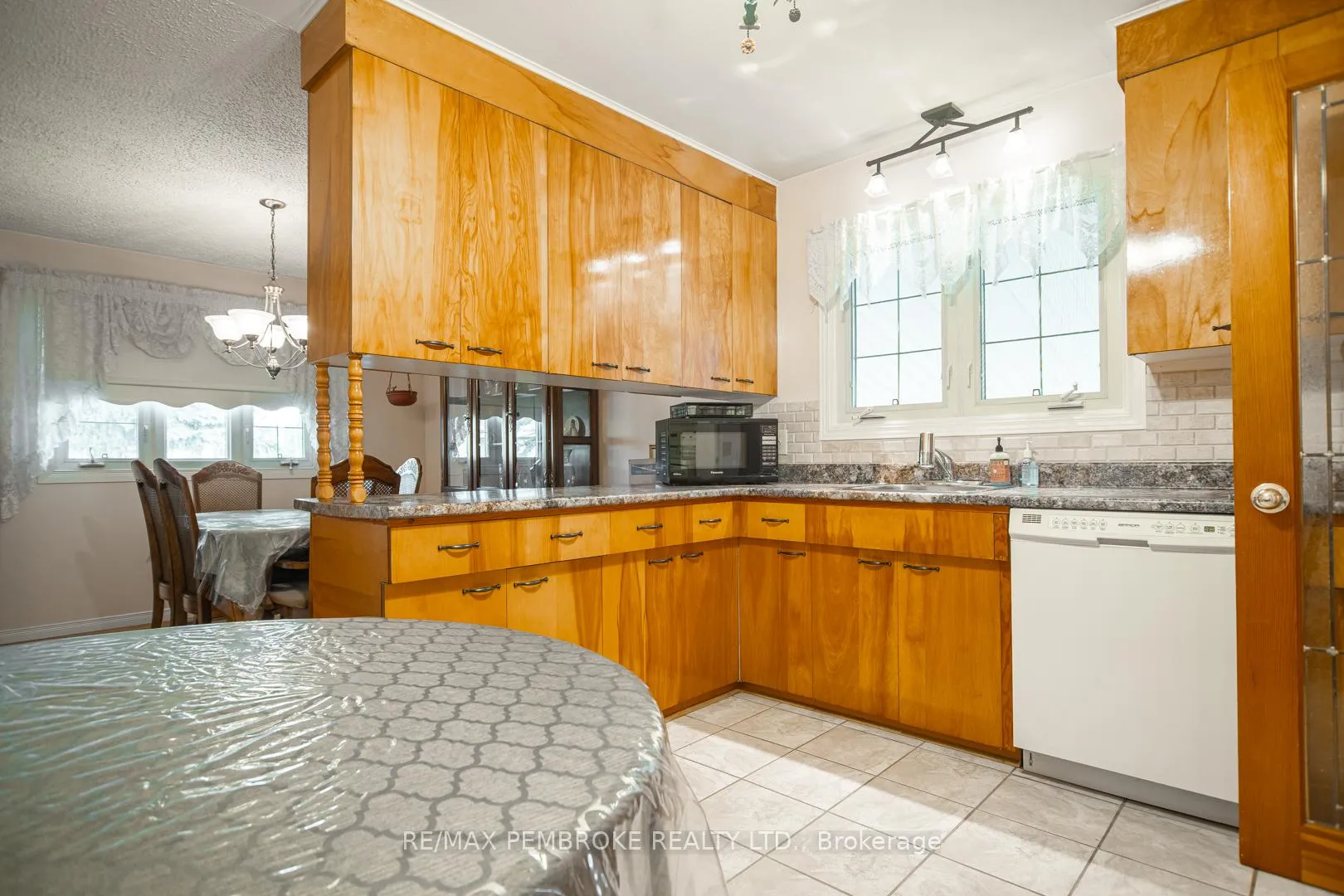 Photo 4 of 784 Mackay Street, Pembroke — HOMEH