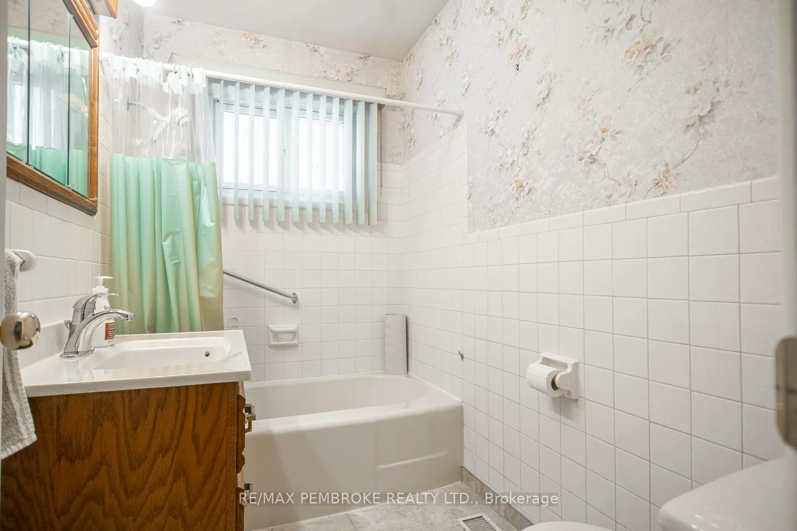 Photo 16 of 784 Mackay Street, Pembroke — HOMEH