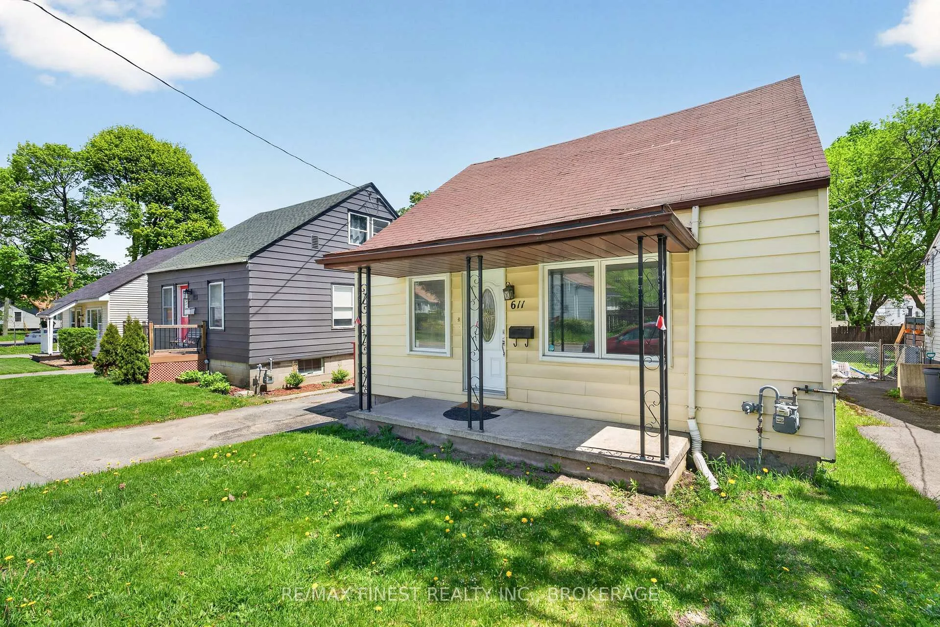 Photo 2 of 611 Alfred Street, Kingston, East of Sir John A. Blvd — HOMEH