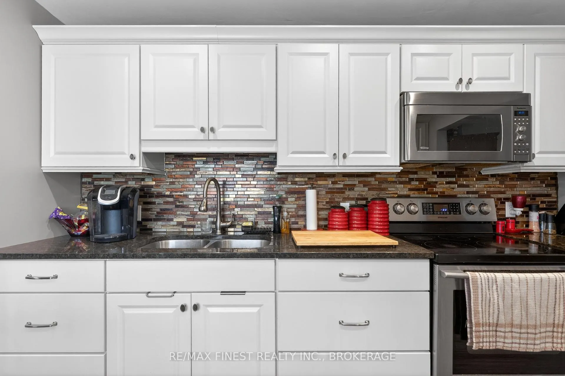 Photo 11 of 611 Alfred Street, Kingston, East of Sir John A. Blvd — HOMEH