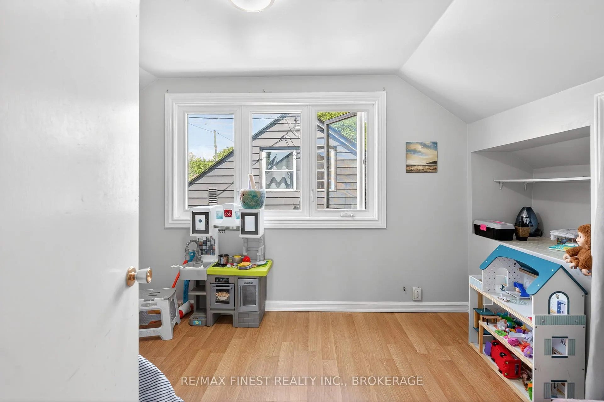 Photo 28 of 611 Alfred Street, Kingston, East of Sir John A. Blvd — HOMEH
