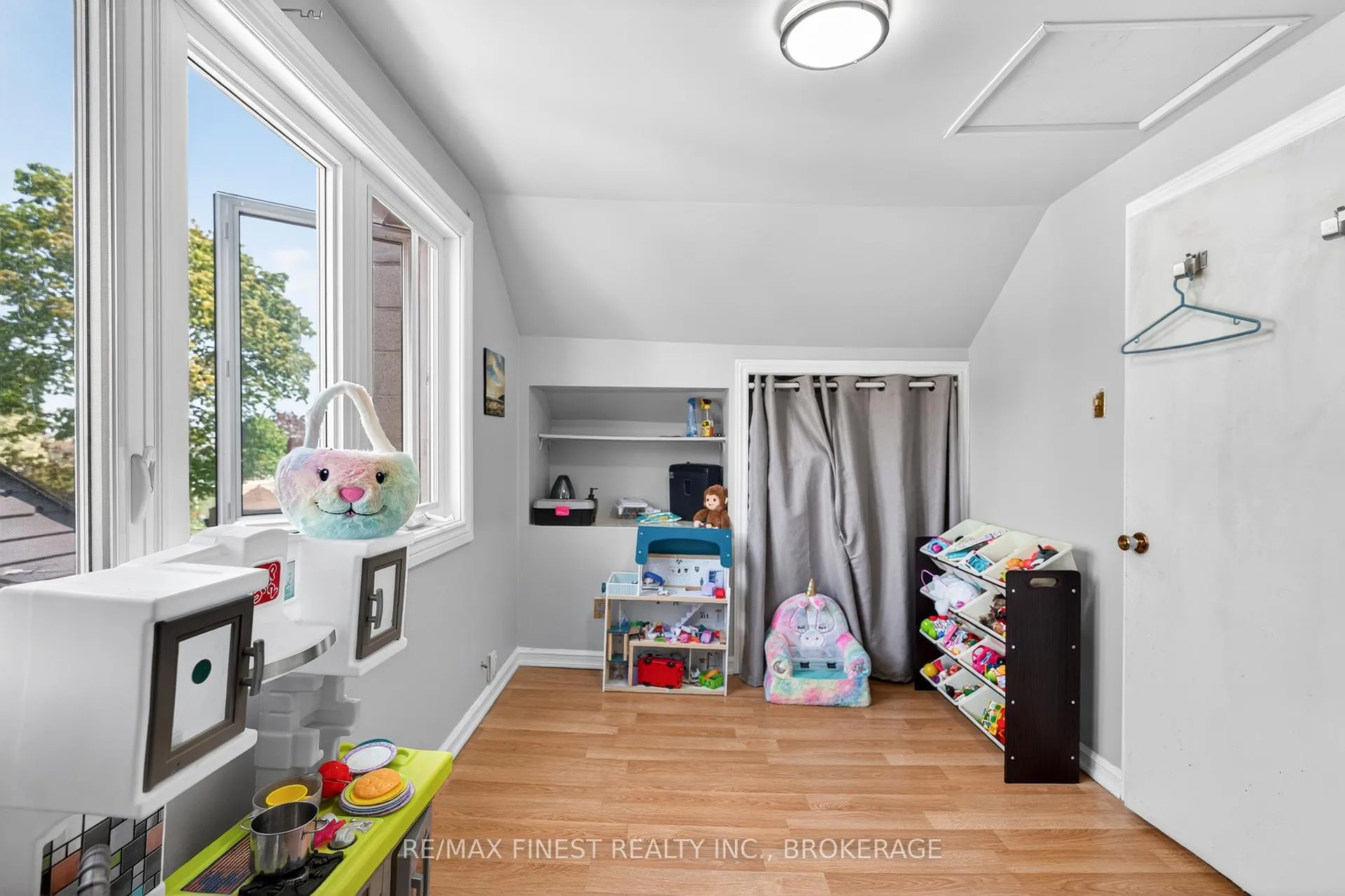 Photo 31 of 611 Alfred Street, Kingston, East of Sir John A. Blvd — HOMEH