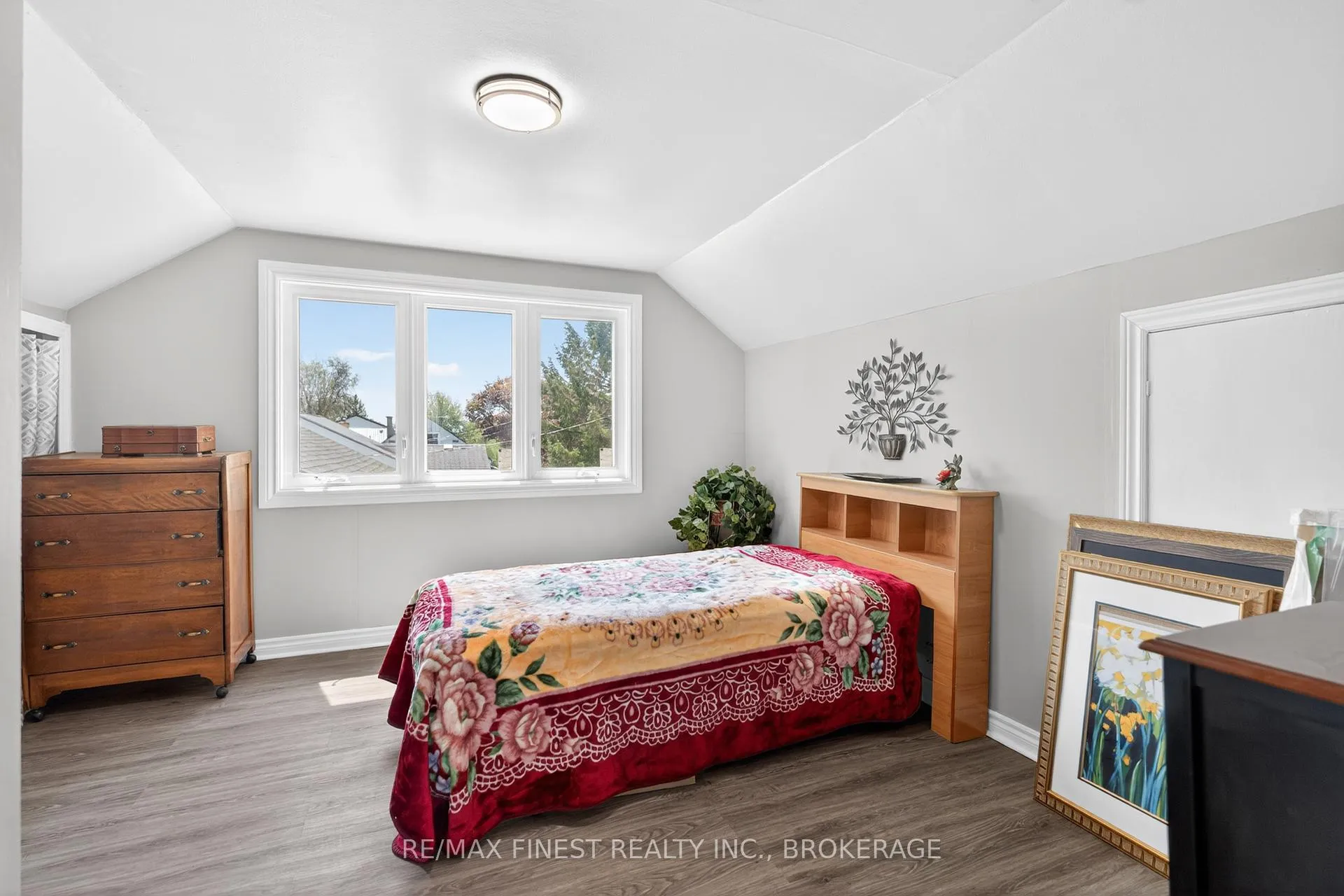 Photo 32 of 611 Alfred Street, Kingston, East of Sir John A. Blvd — HOMEH