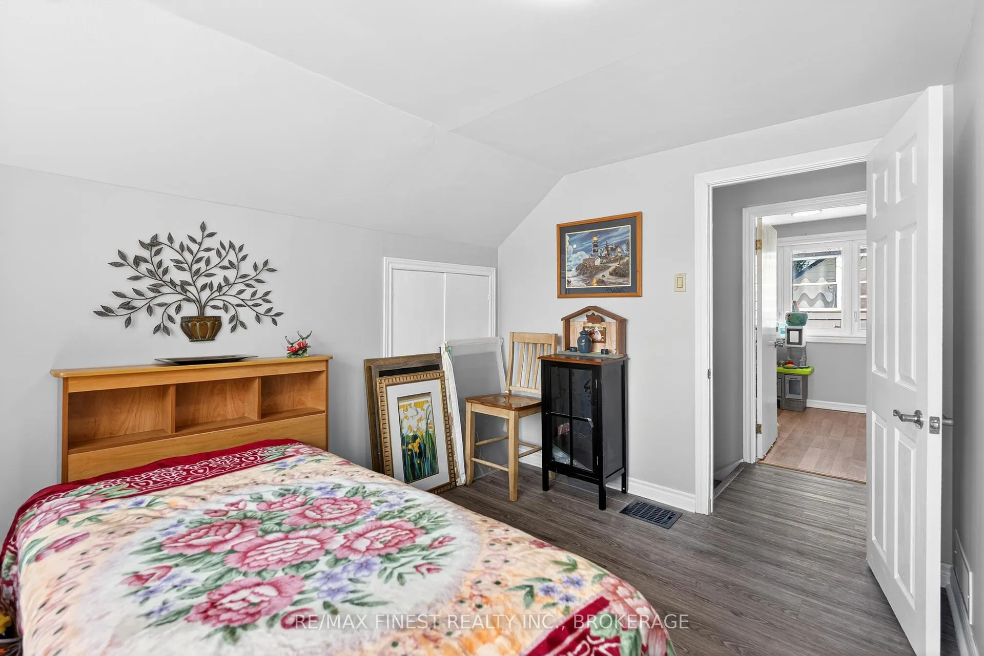 Photo 33 of 611 Alfred Street, Kingston, East of Sir John A. Blvd — HOMEH