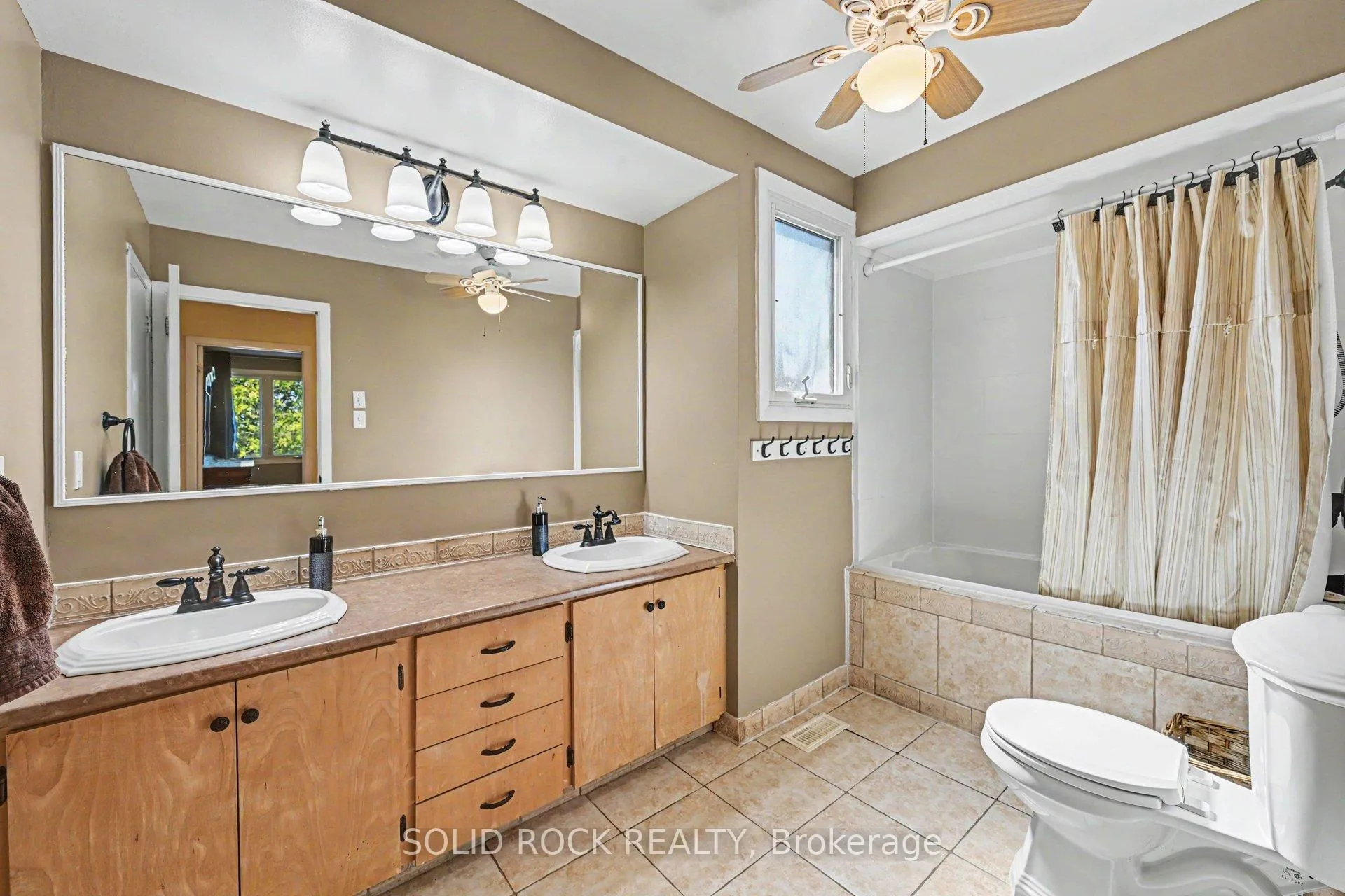 Photo 19 of 29 Jackson Court, Ottawa, Kanata - Beaverbrook — HOMEH