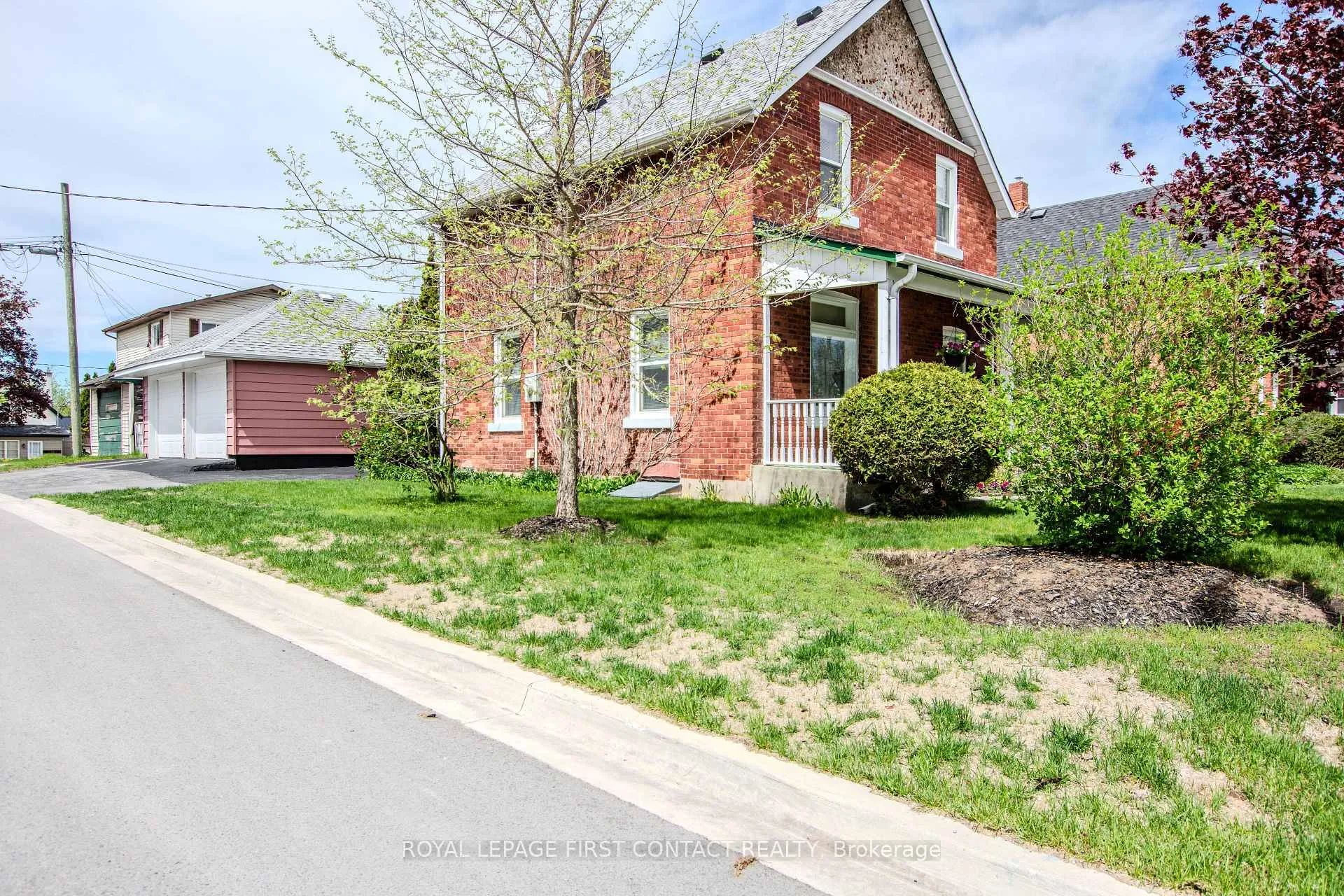 Photo 2 of 14 Frederick Street, Barrie, Sanford — HOMEH
