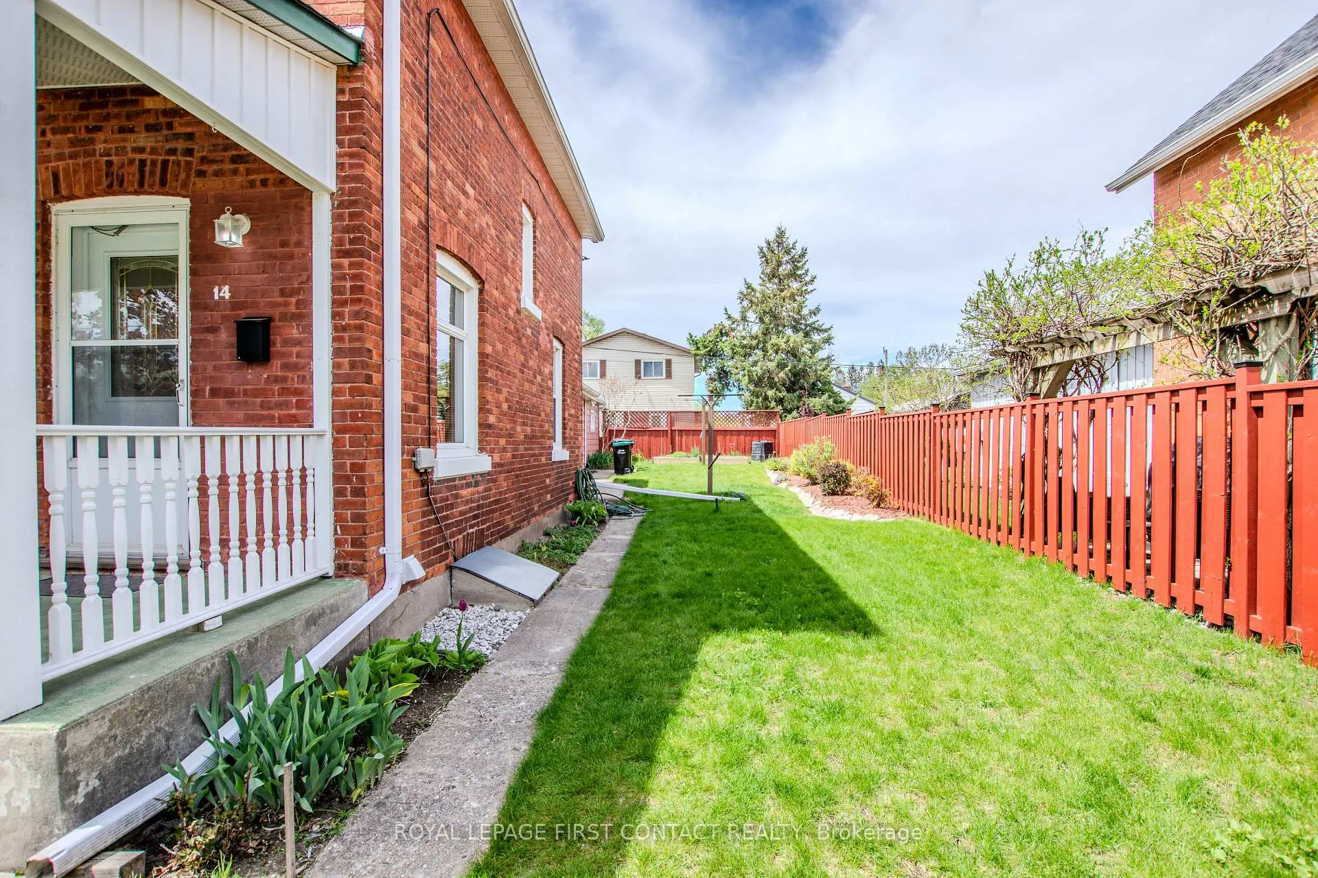 Photo 4 of 14 Frederick Street, Barrie, Sanford — HOMEH