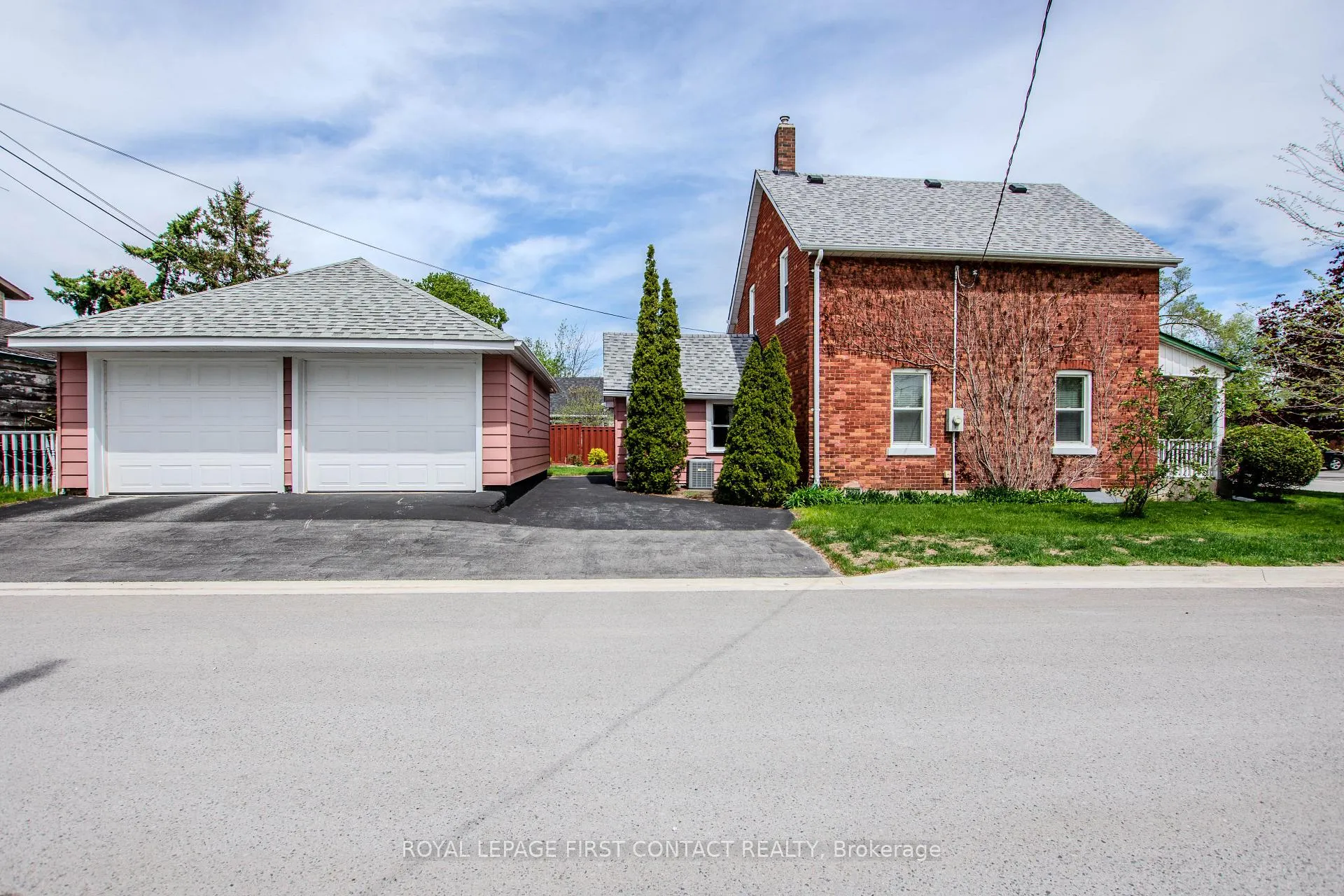 Photo 6 of 14 Frederick Street, Barrie, Sanford — HOMEH