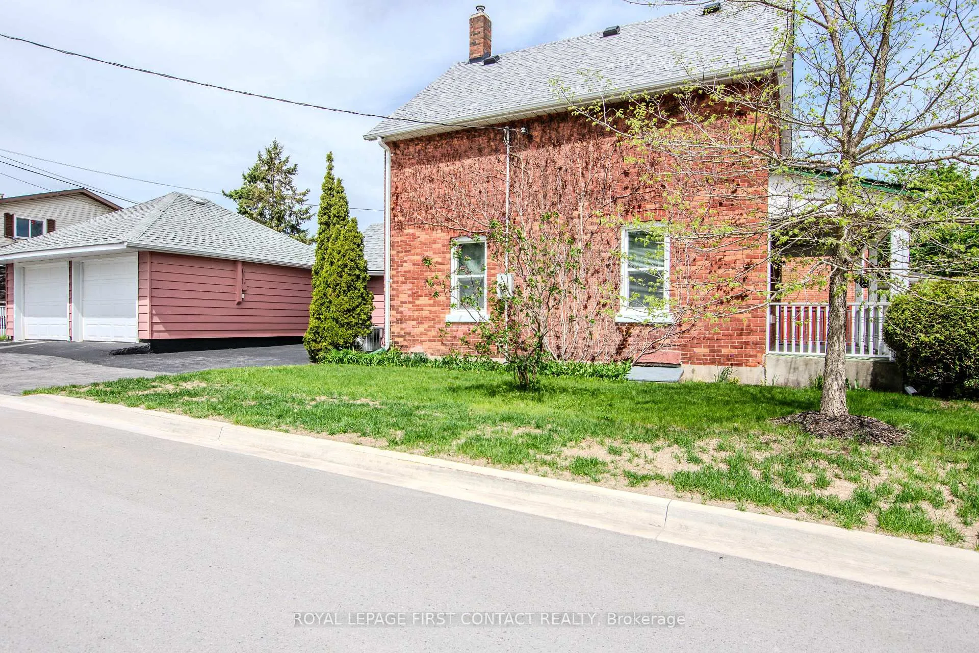 Photo 7 of 14 Frederick Street, Barrie, Sanford — HOMEH