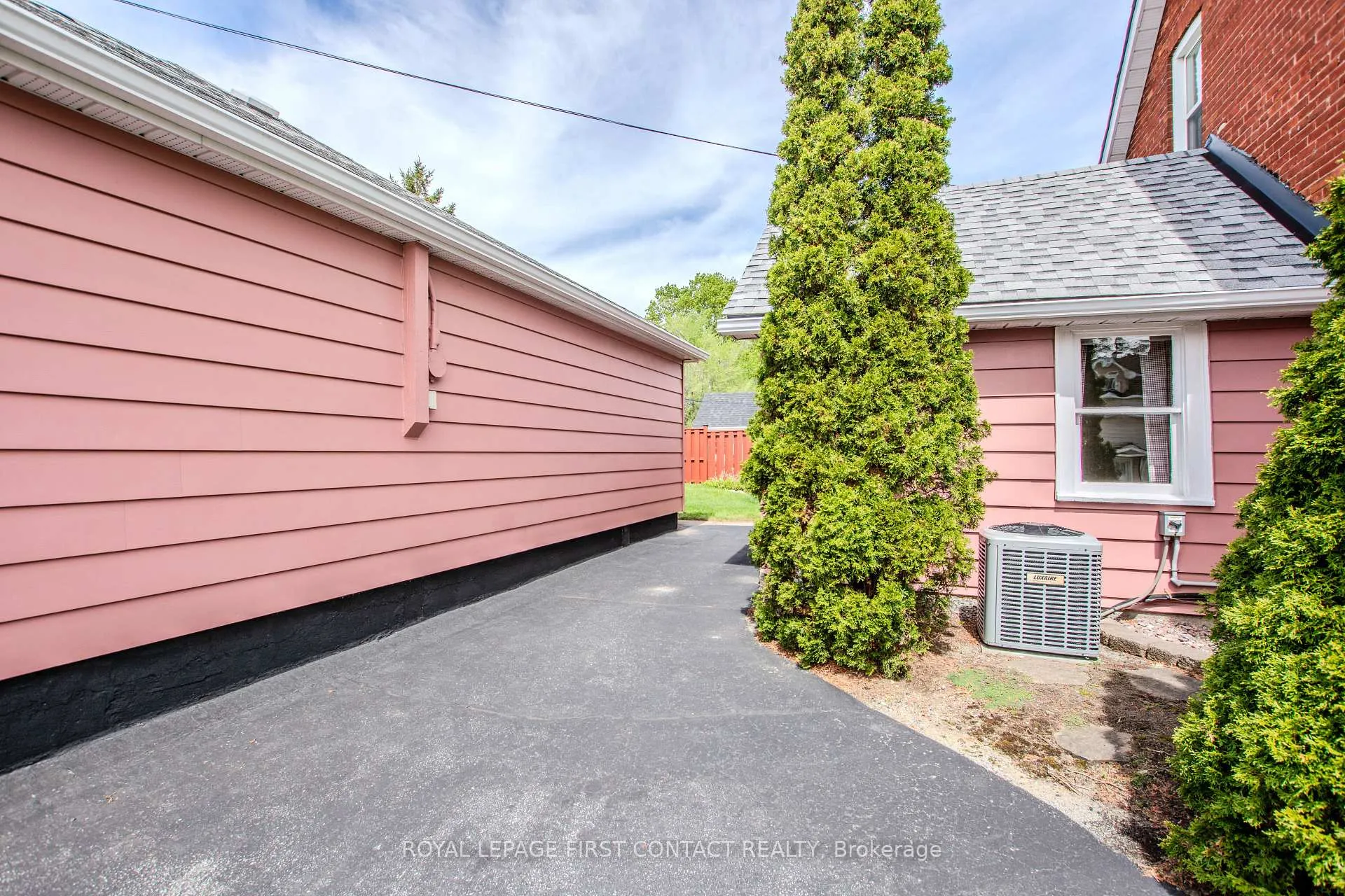 Photo 8 of 14 Frederick Street, Barrie, Sanford — HOMEH