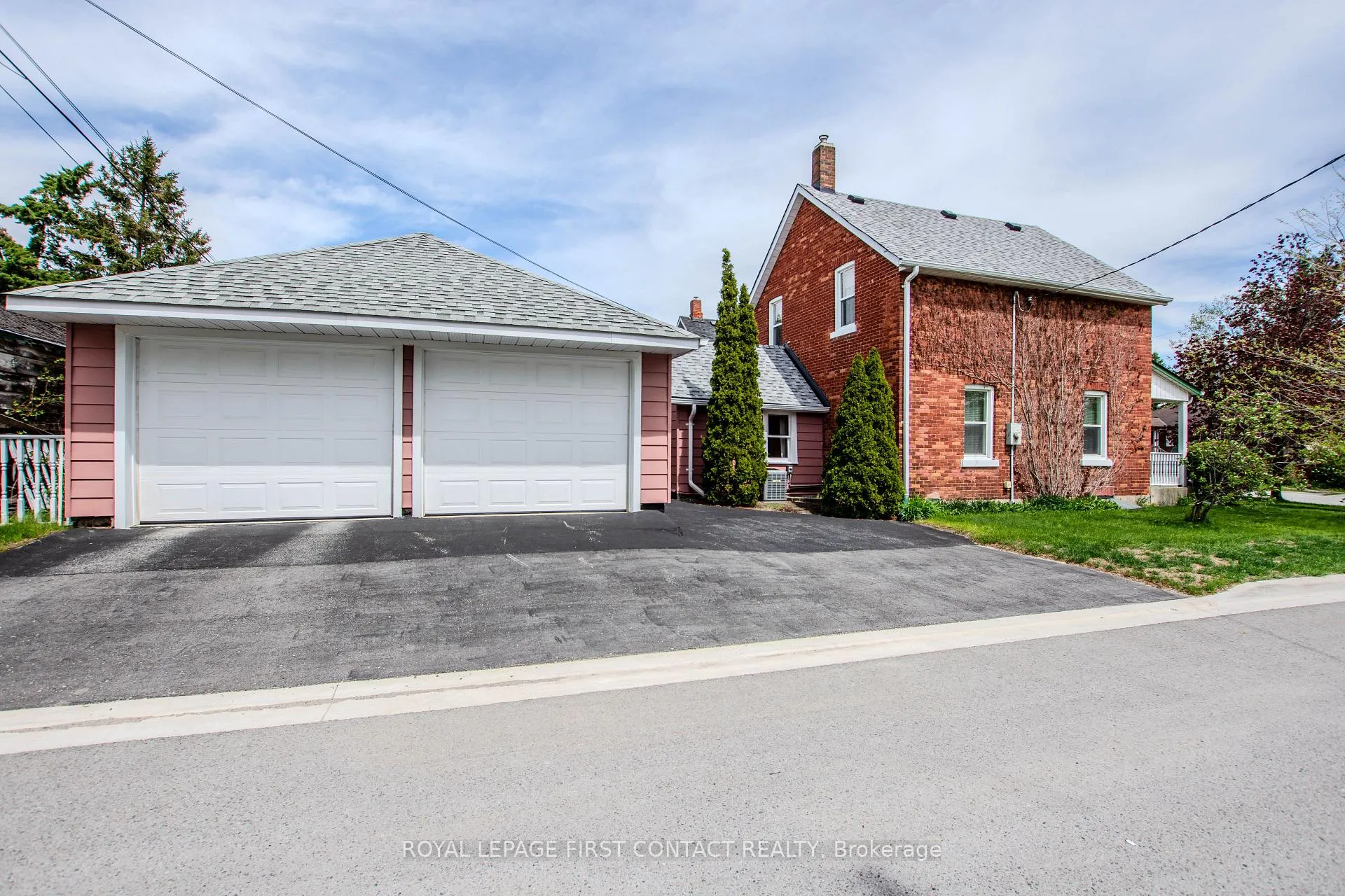 Photo 9 of 14 Frederick Street, Barrie, Sanford — HOMEH