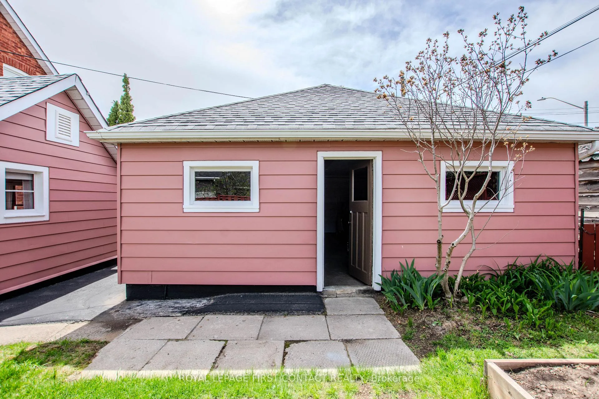 Photo 10 of 14 Frederick Street, Barrie, Sanford — HOMEH
