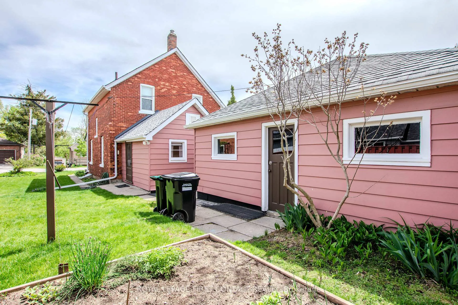 Photo 12 of 14 Frederick Street, Barrie, Sanford — HOMEH