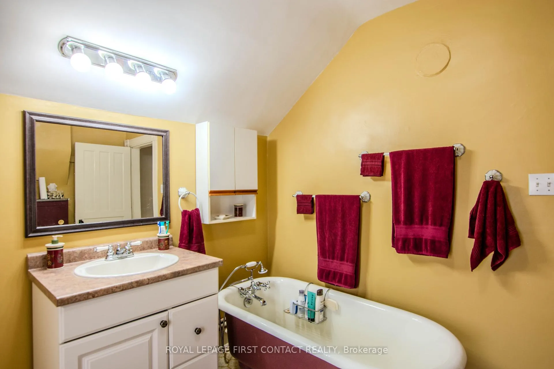 Photo 30 of 14 Frederick Street, Barrie, Sanford — HOMEH