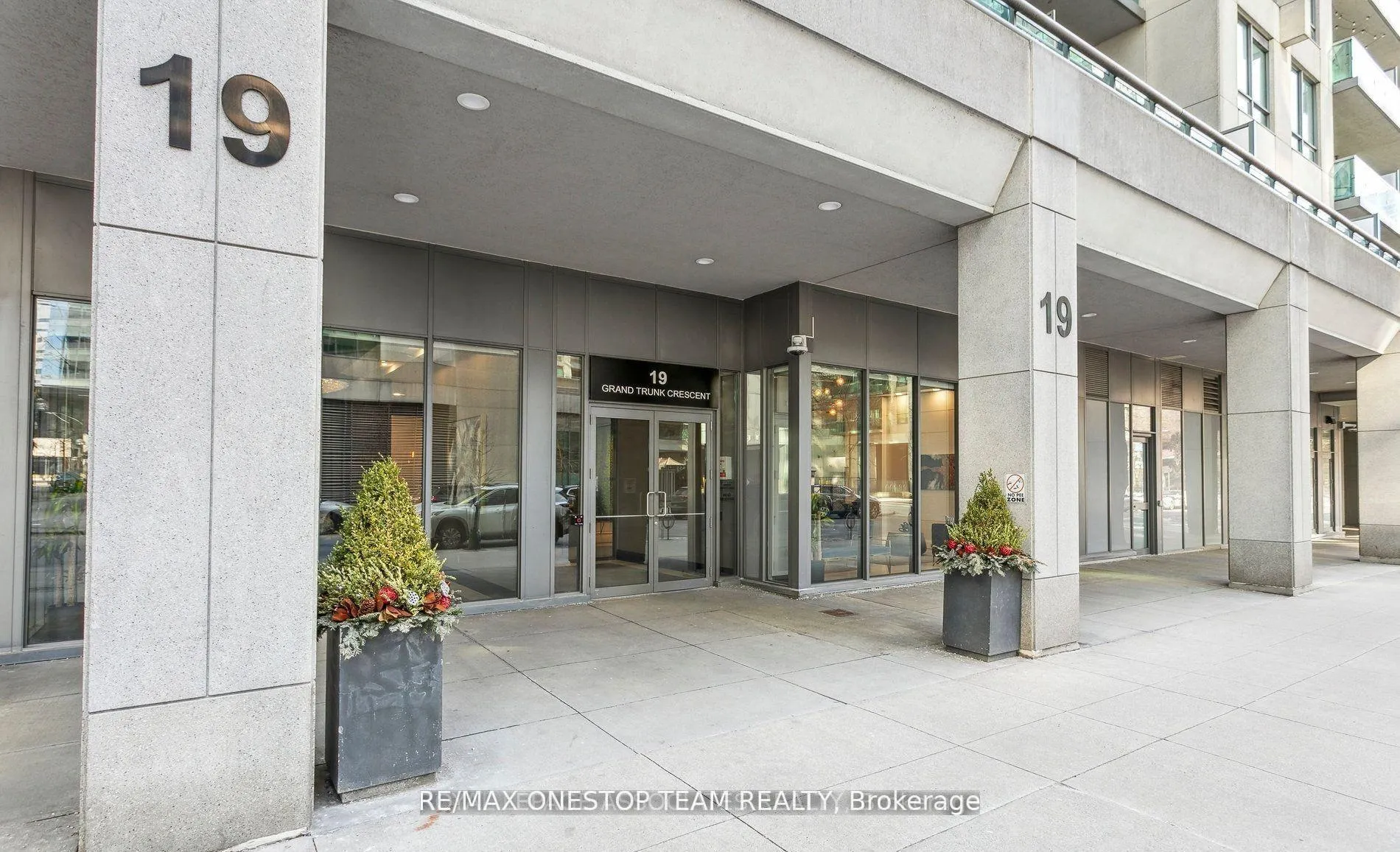 Photo 2 of Unit 811, 19 Grand Trunk Crescent, Toronto, Waterfront Communities — HOMEH