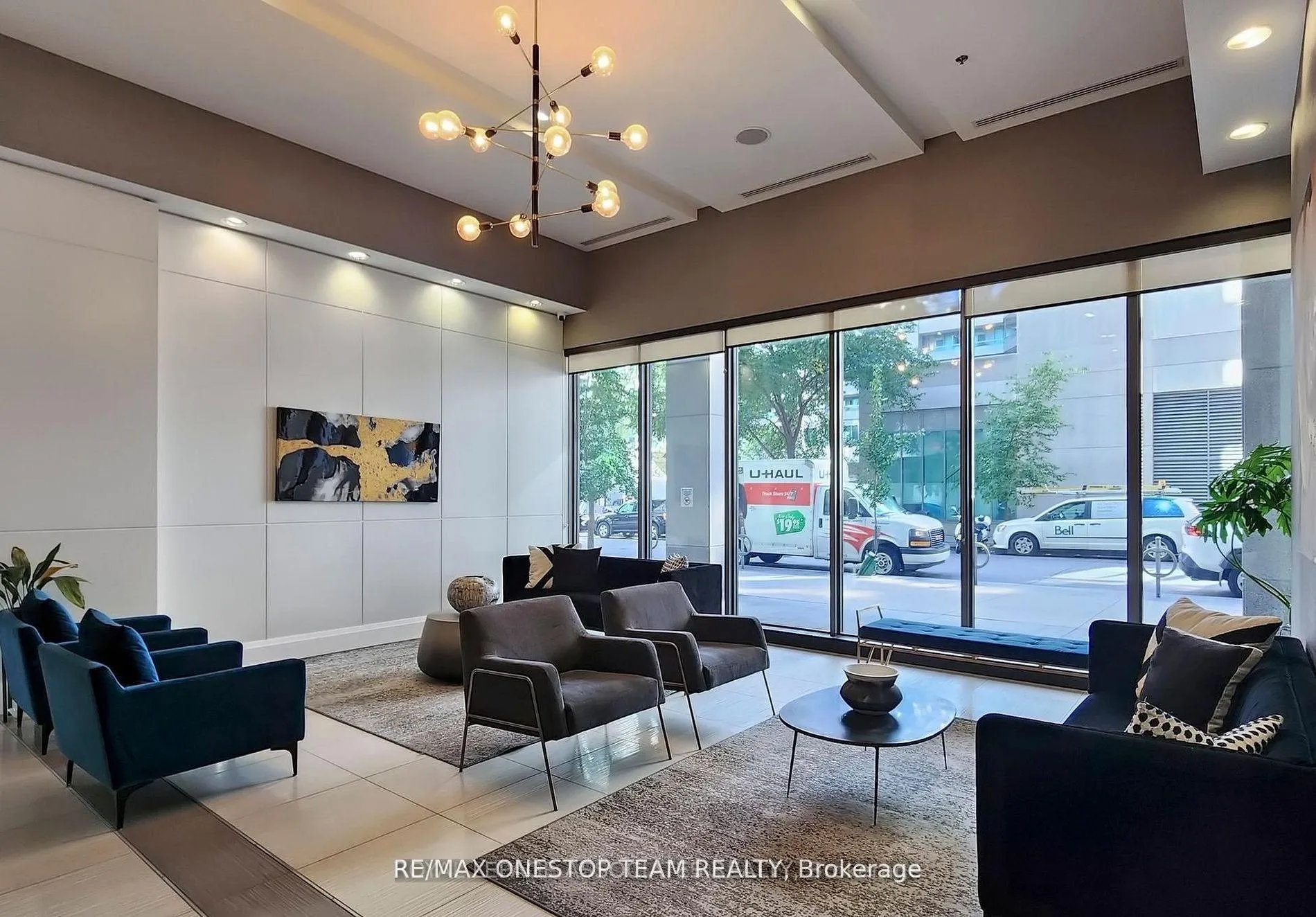 Photo 3 of Unit 811, 19 Grand Trunk Crescent, Toronto, Waterfront Communities — HOMEH