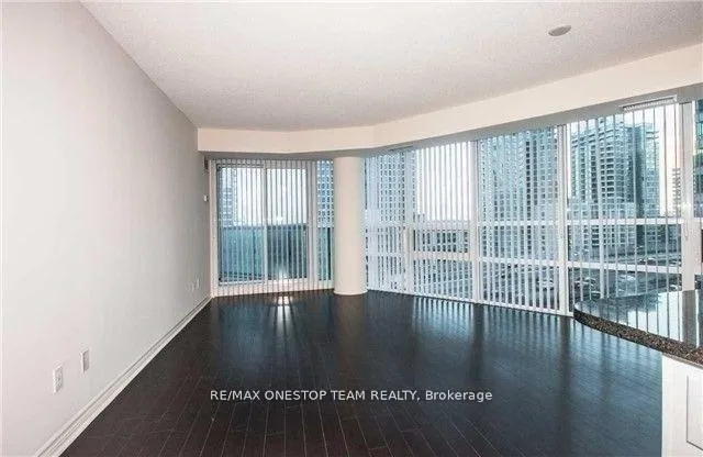 Photo 4 of Unit 811, 19 Grand Trunk Crescent, Toronto, Waterfront Communities — HOMEH