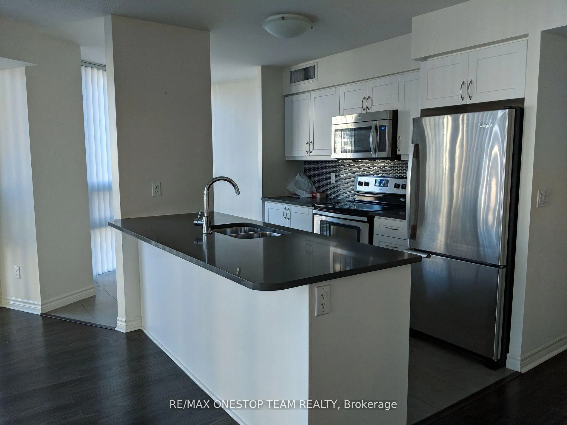 Photo 5 of Unit 811, 19 Grand Trunk Crescent, Toronto, Waterfront Communities — HOMEH