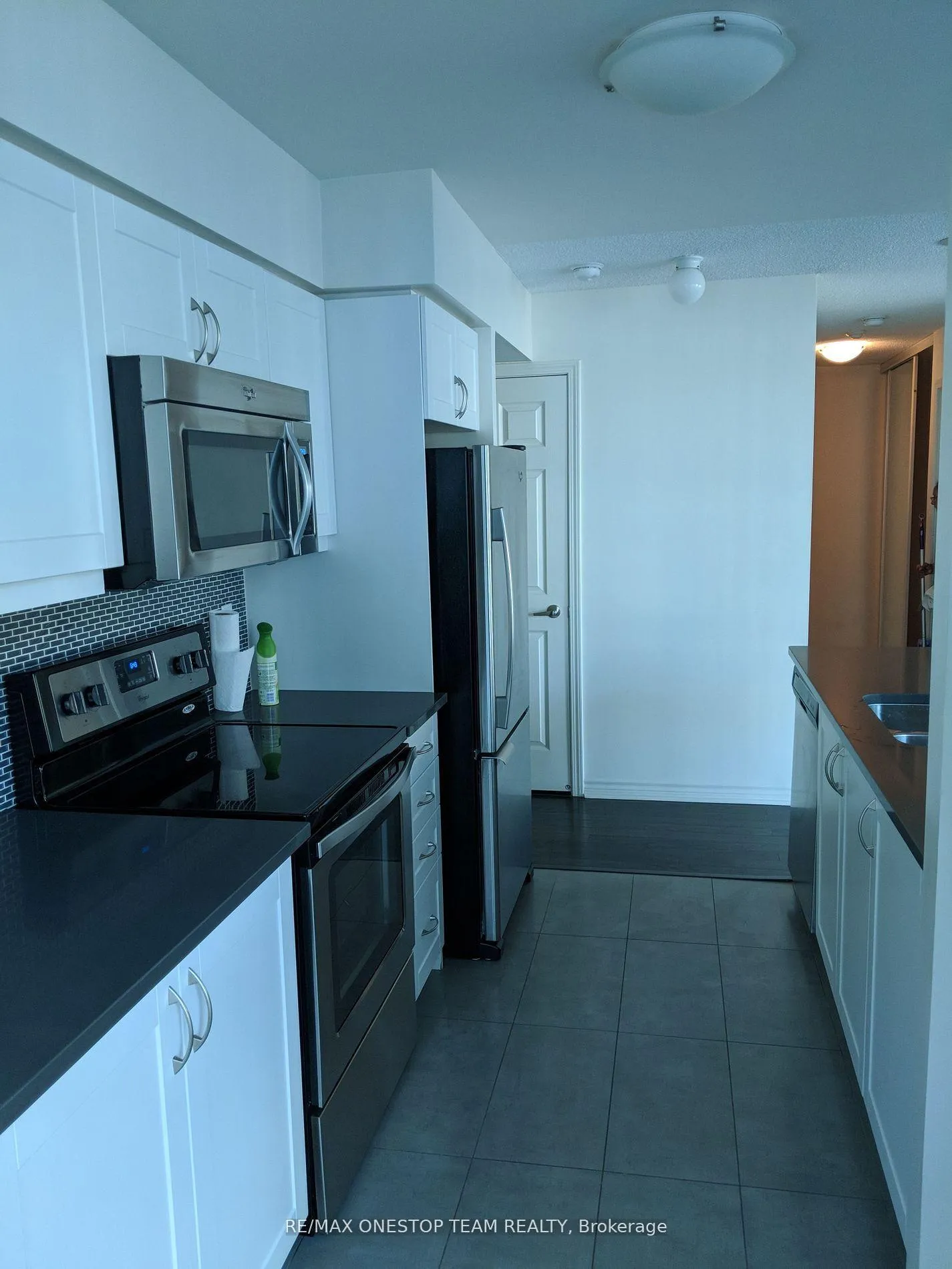 Photo 7 of Unit 811, 19 Grand Trunk Crescent, Toronto, Waterfront Communities — HOMEH