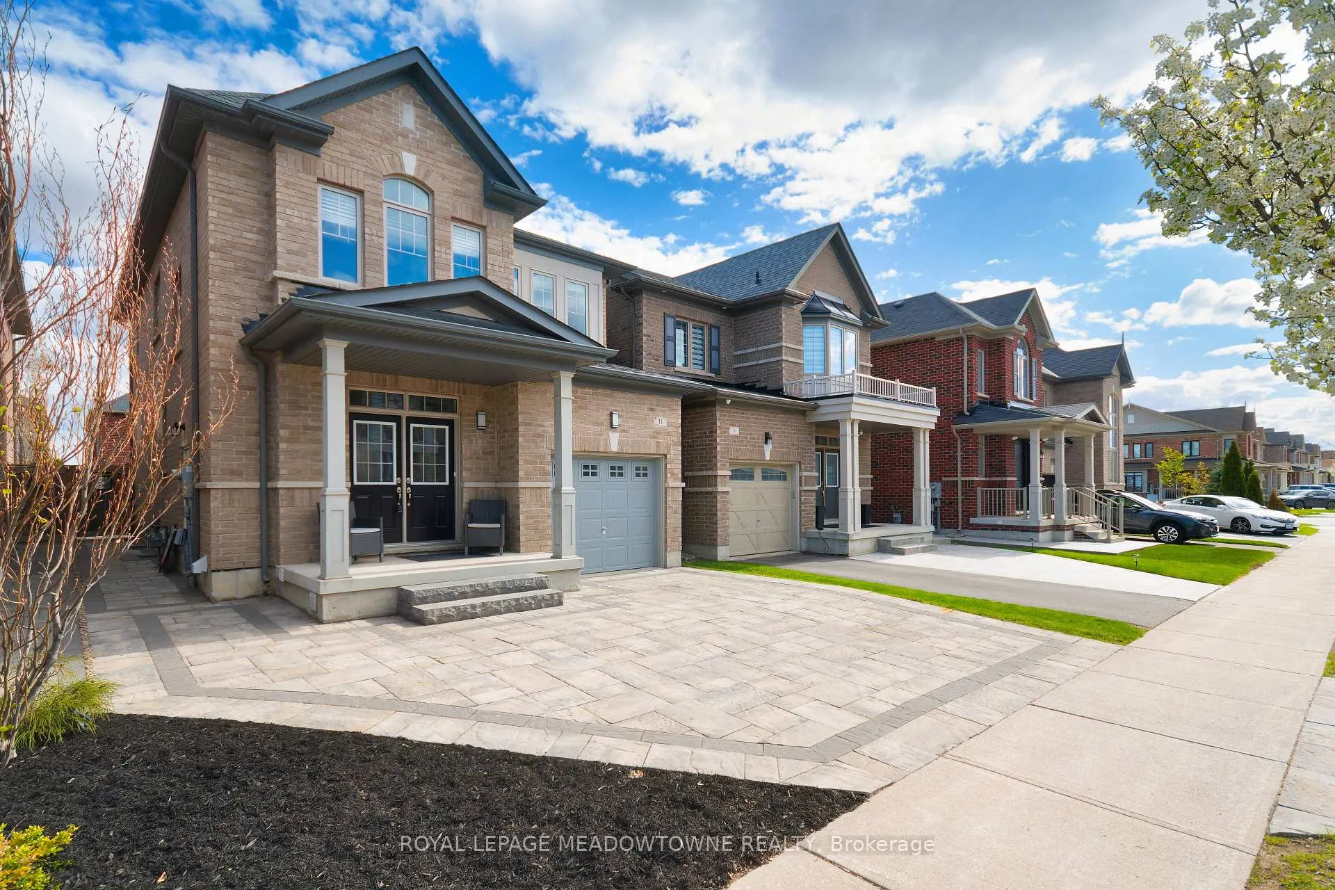 Photo 3 of 11 Cranbrook Crescent, Vaughan, Kleinburg — HOMEH