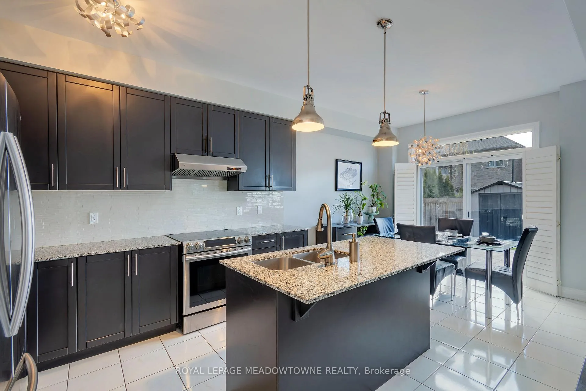 Photo 8 of 11 Cranbrook Crescent, Vaughan, Kleinburg — HOMEH