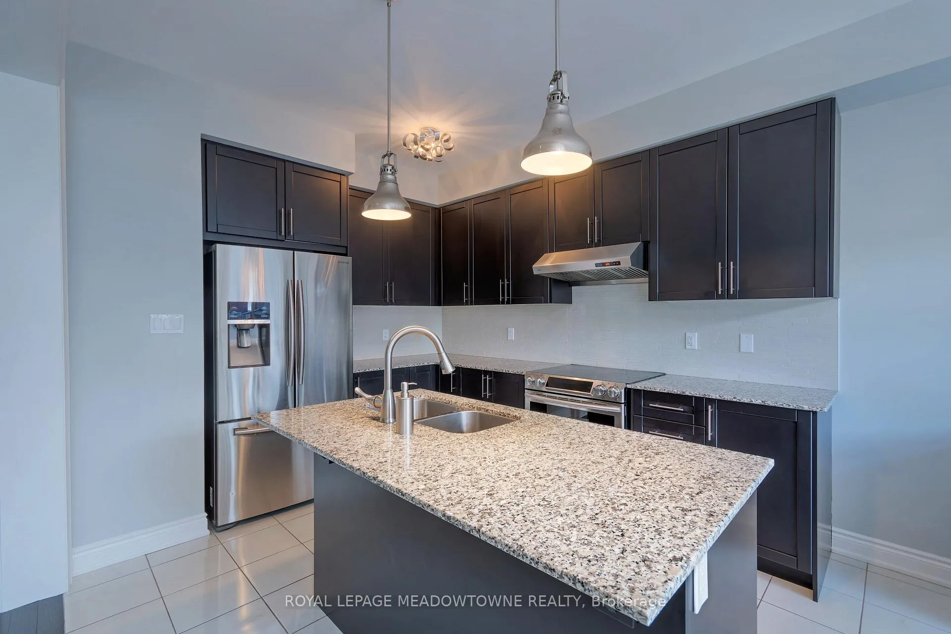 Photo 9 of 11 Cranbrook Crescent, Vaughan, Kleinburg — HOMEH