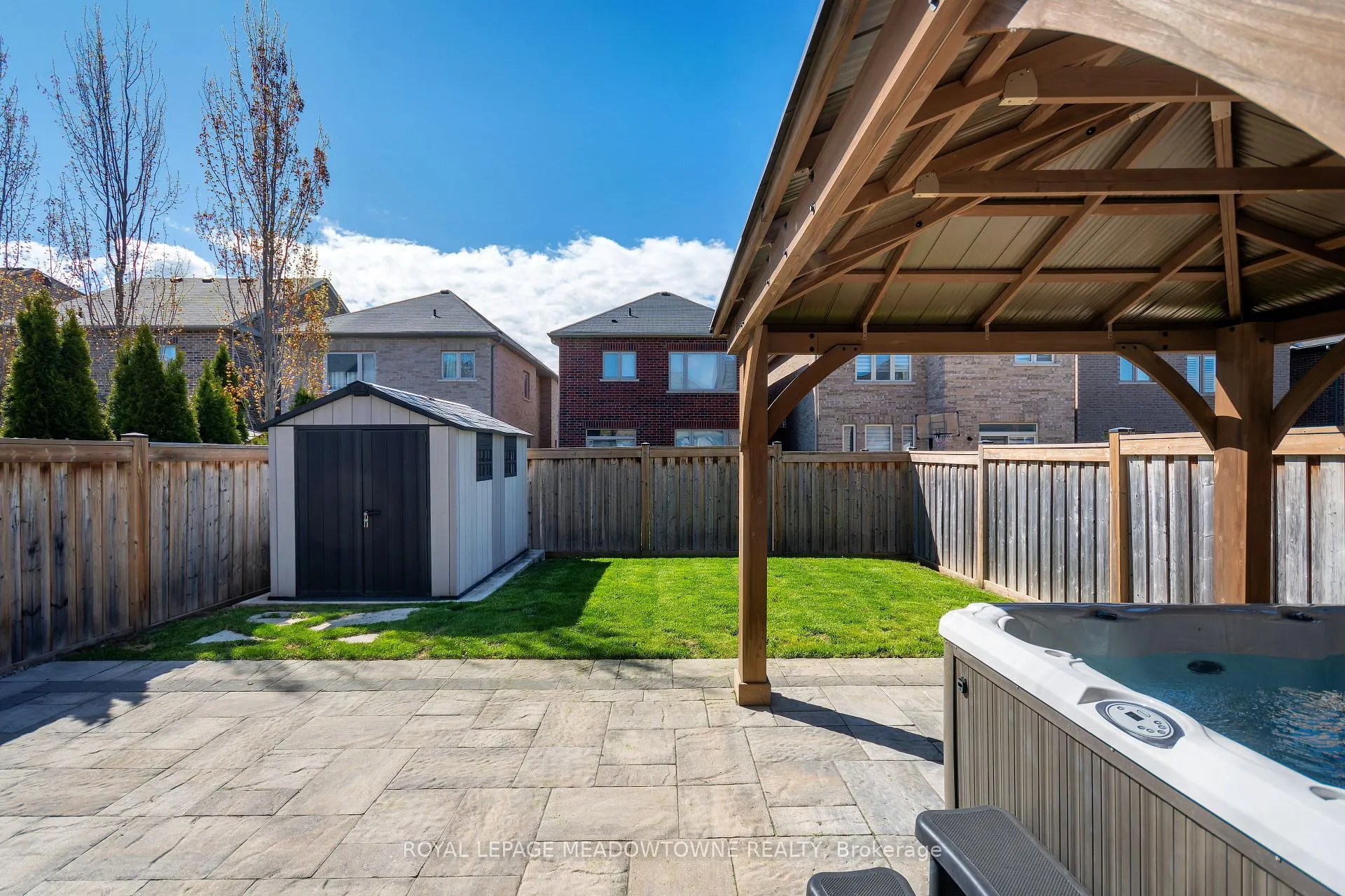 Photo 12 of 11 Cranbrook Crescent, Vaughan, Kleinburg — HOMEH