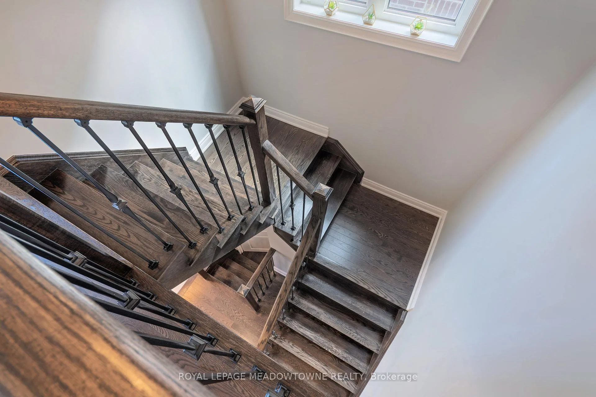 Photo 17 of 11 Cranbrook Crescent, Vaughan, Kleinburg — HOMEH
