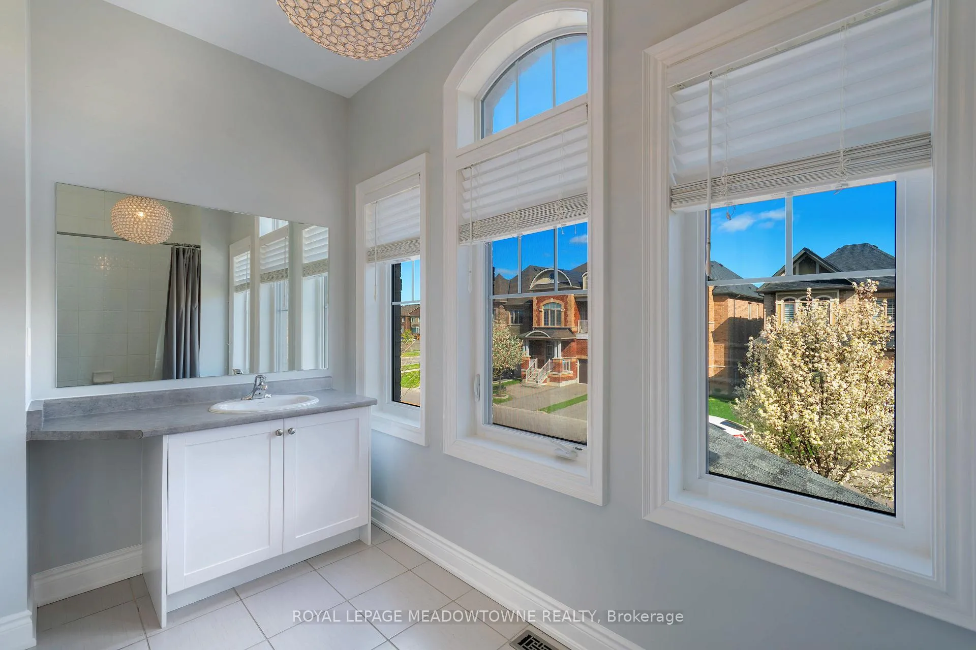 Photo 25 of 11 Cranbrook Crescent, Vaughan, Kleinburg — HOMEH