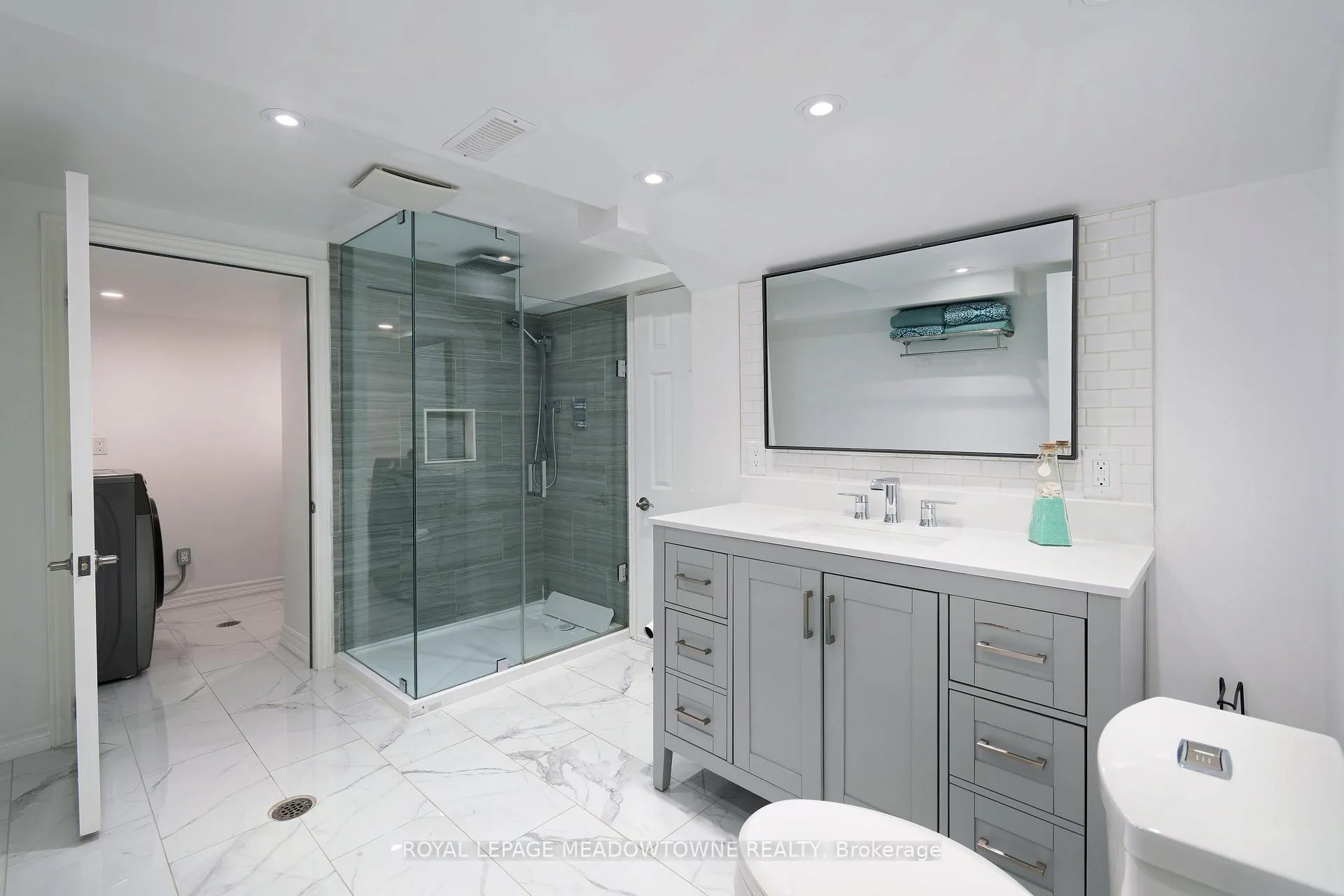 Photo 36 of 11 Cranbrook Crescent, Vaughan, Kleinburg — HOMEH