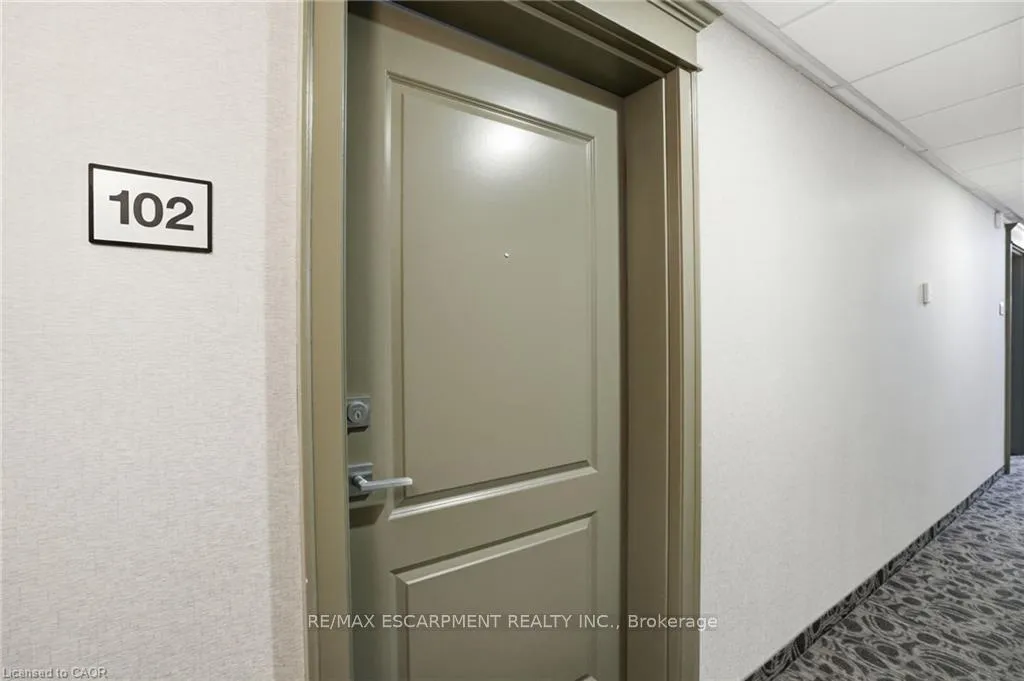 Photo 4 of Unit 102, 125 Shoreview Place, Hamilton, Lakeshore — HOMEH