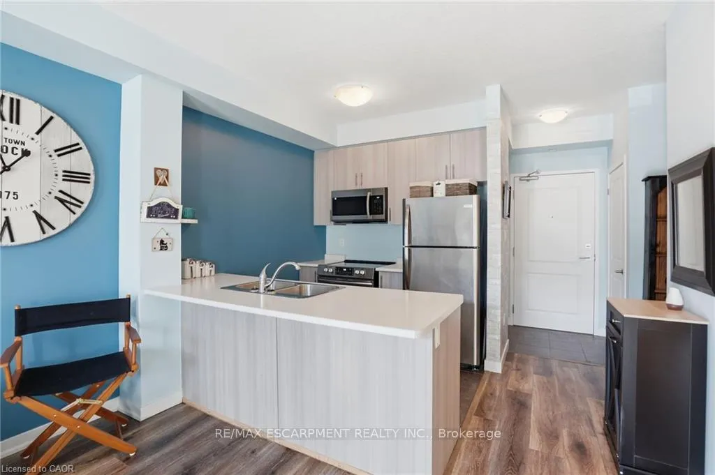 Photo 11 of Unit 102, 125 Shoreview Place, Hamilton, Lakeshore — HOMEH