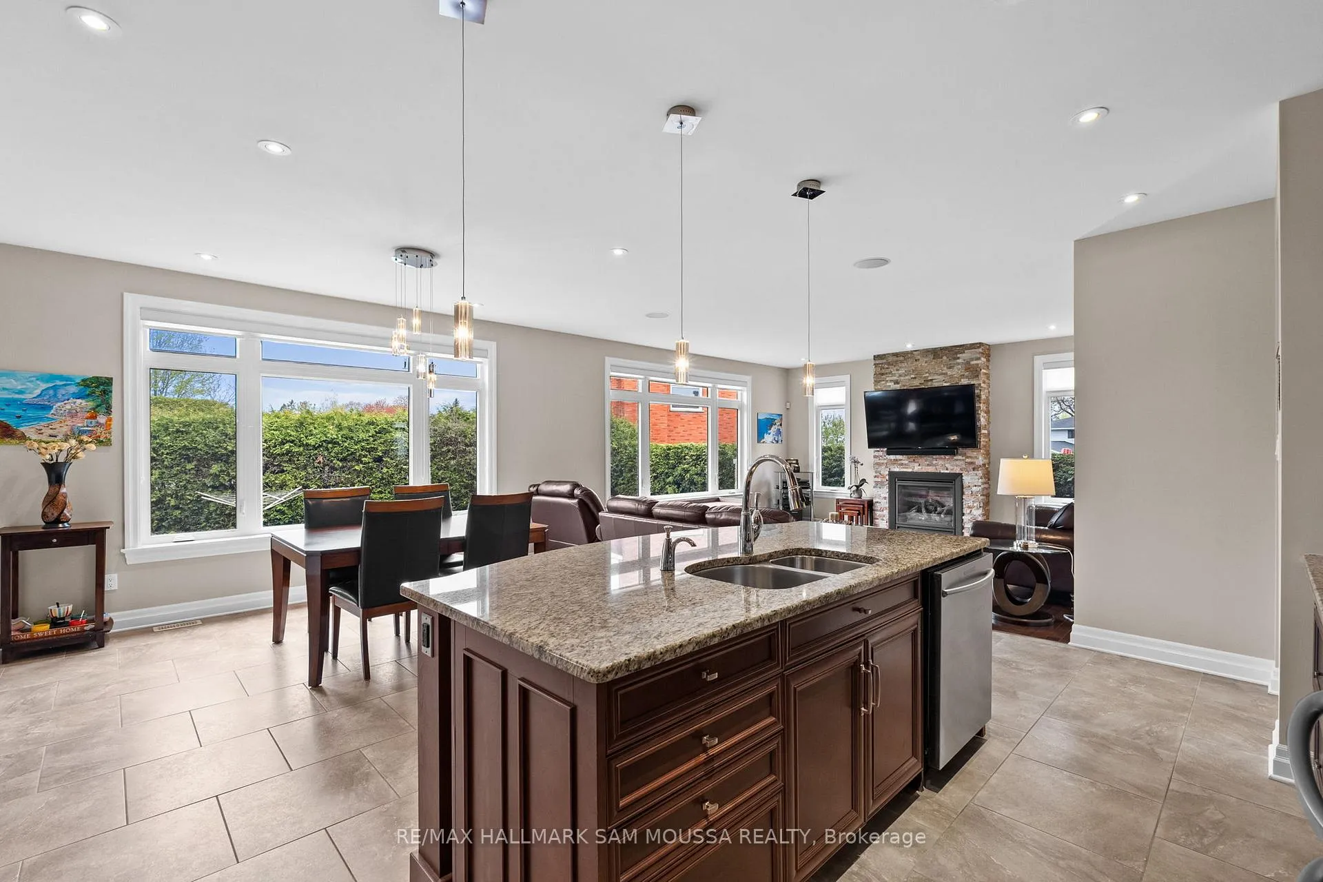 Photo 11 of 18 Wynford Avenue, Ottawa, Craig Henry/Woodvale — HOMEH