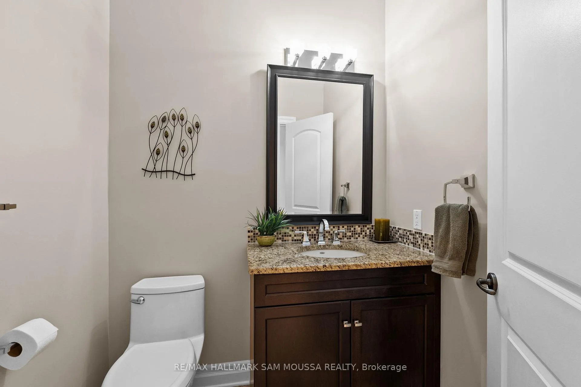 Photo 23 of 18 Wynford Avenue, Ottawa, Craig Henry/Woodvale — HOMEH