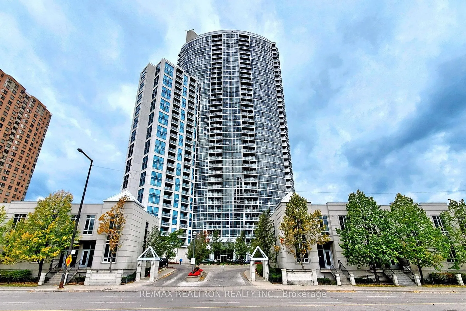 Front of Unit 915, 83 Borough Drive